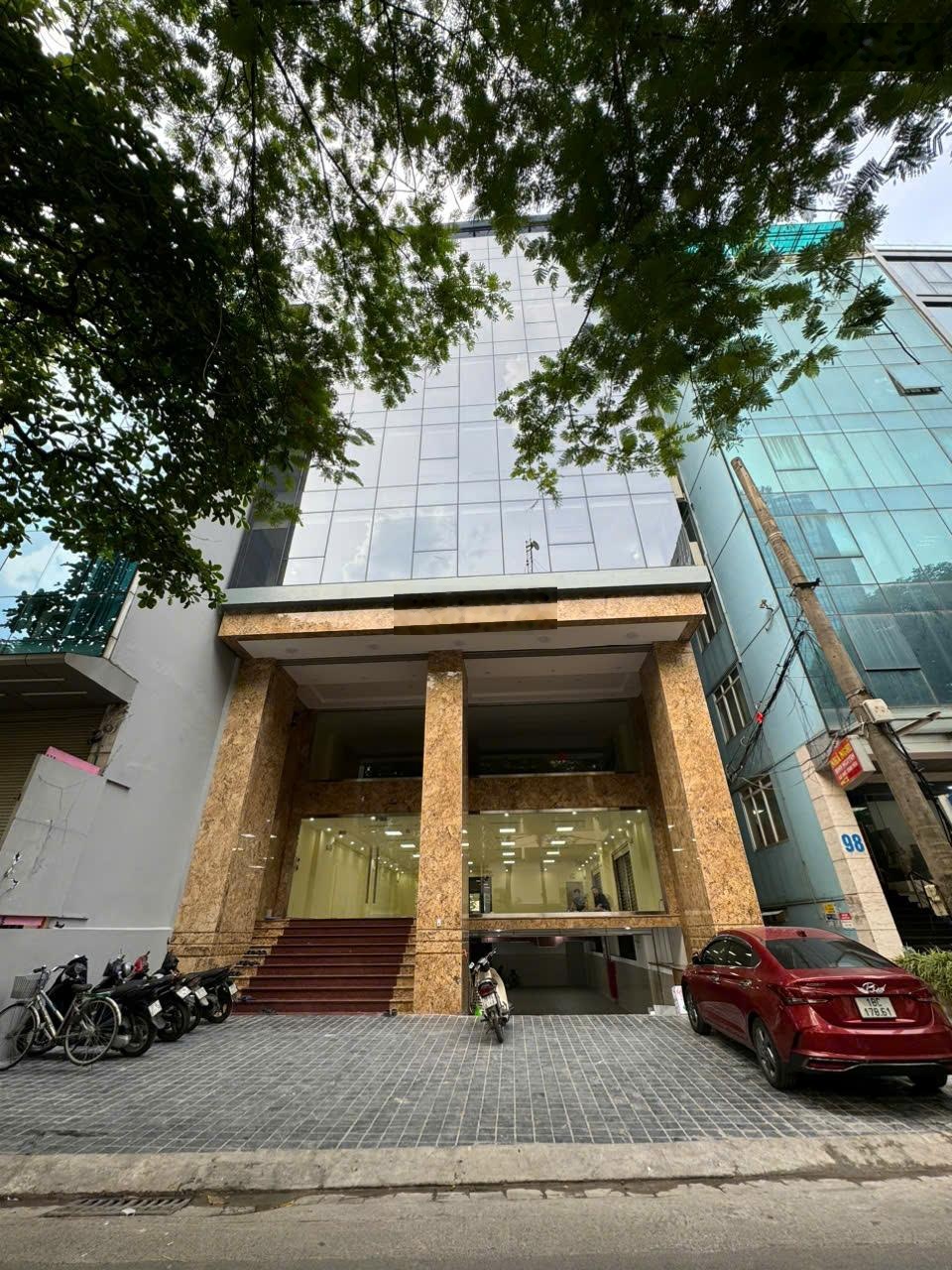 Cho thuê mặt bằng kinh doanh tầng 1, 2 dt 450m2 tại 100 Hoàng Ngân, Hà Nội