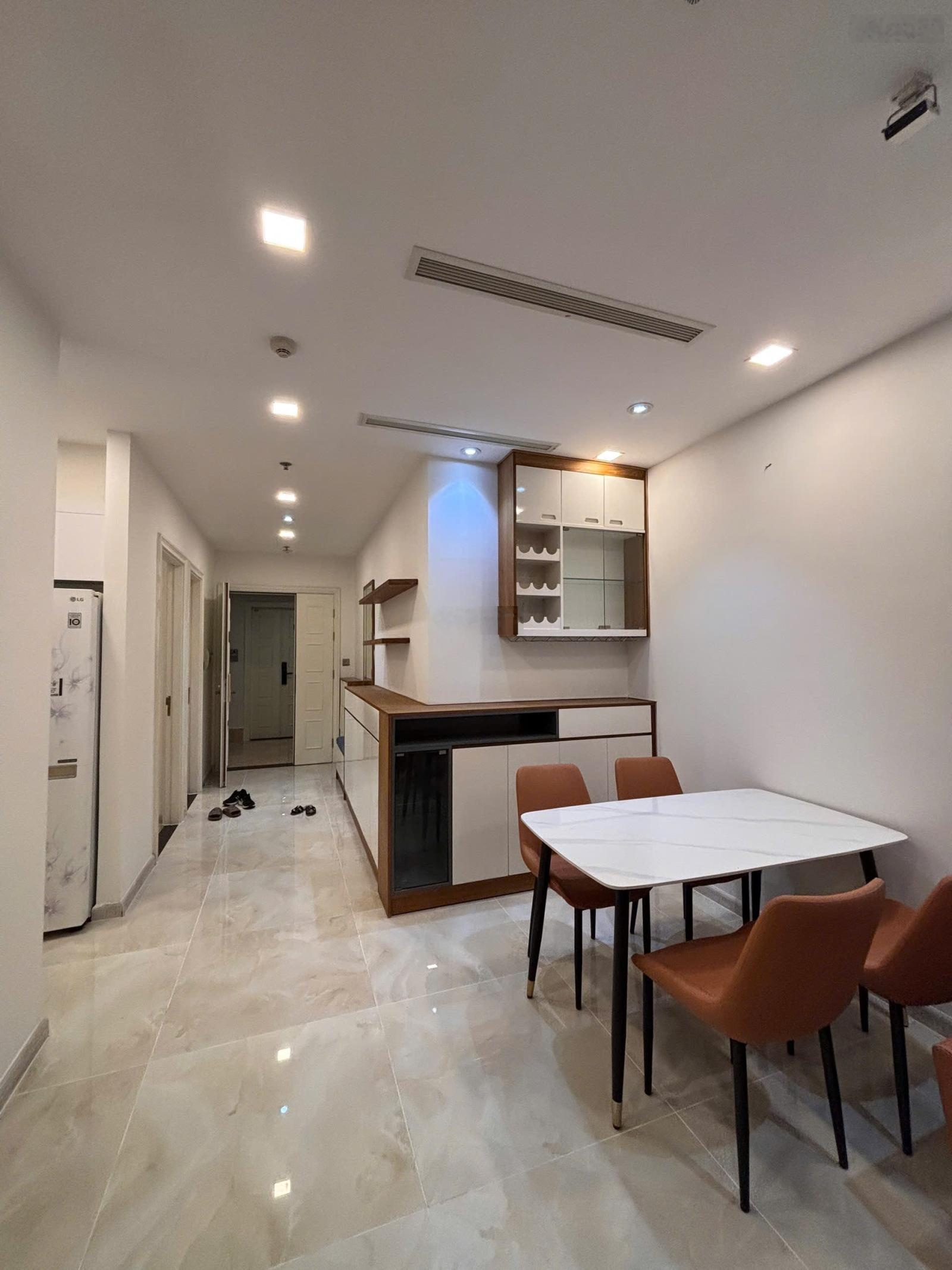 Cho thuê căn hộ chung cư 70m2, giá chỉ 25 triệu/th tại Vinhomes Golden River Ba Son, Q1, HCM