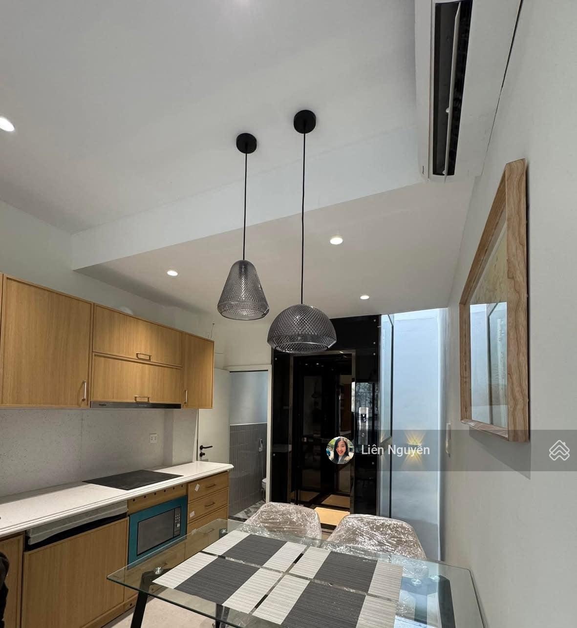 Bán nhà Triệu Việt Vương, 25m2, 5 tầng thang máy thông sàn đẹp, chỉ 12.5 tỷ, ngõ rộng thoáng