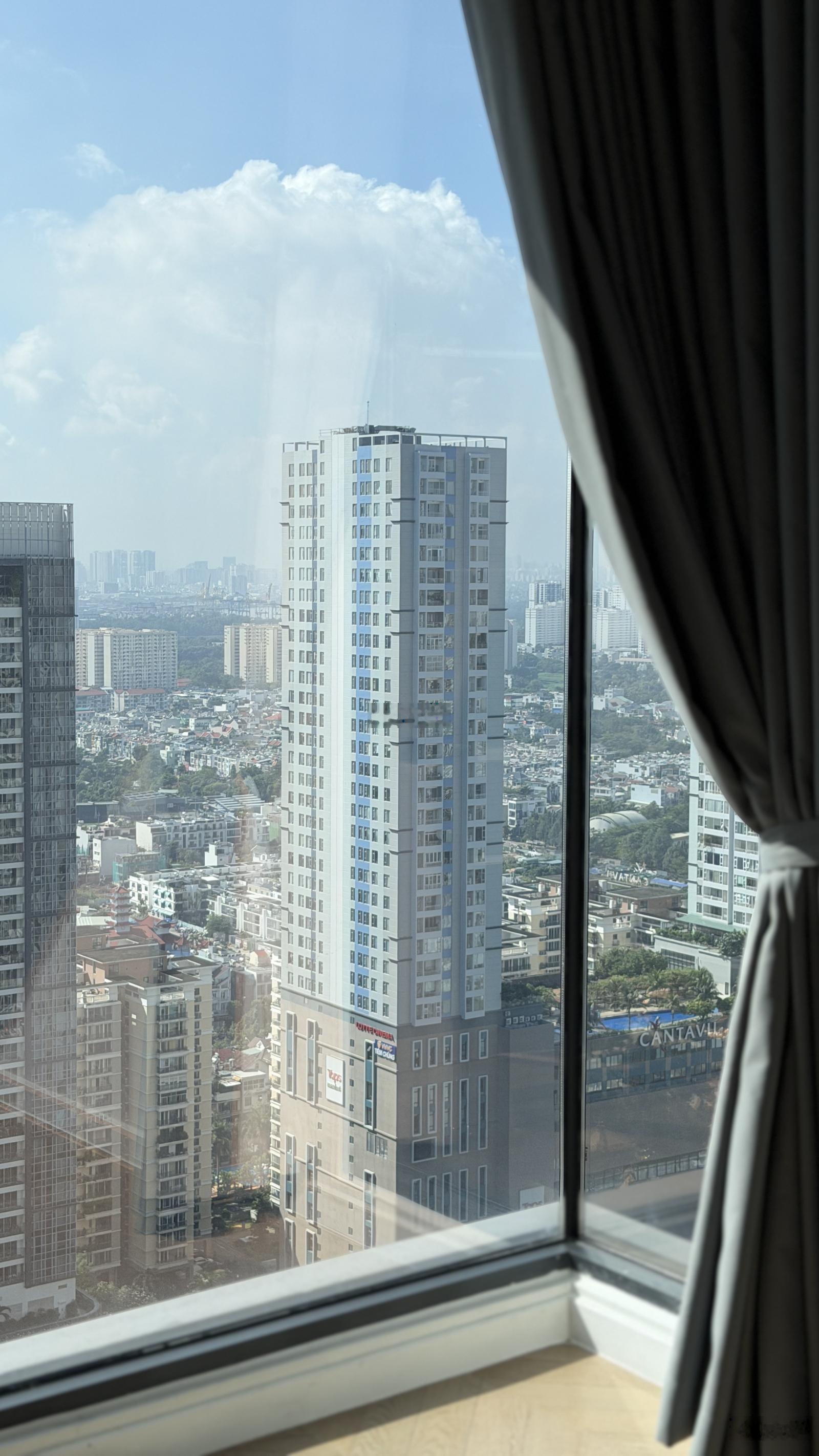 Cho thuê căn 2 phòng ngủ góc nội thất cơ bản, 30 triệu/tháng