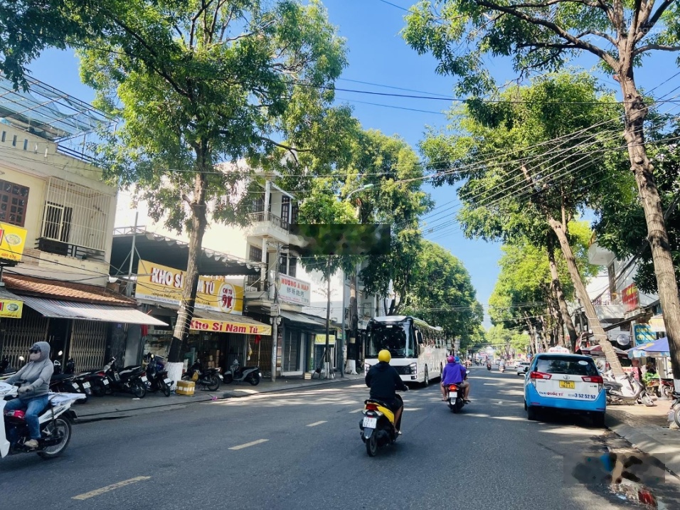Bán lô đất mặt tiền Nguyễn Đức Cảnh -Nha Trang, vị trí đắc địa ngay vòng xoay, ngang 8,8m