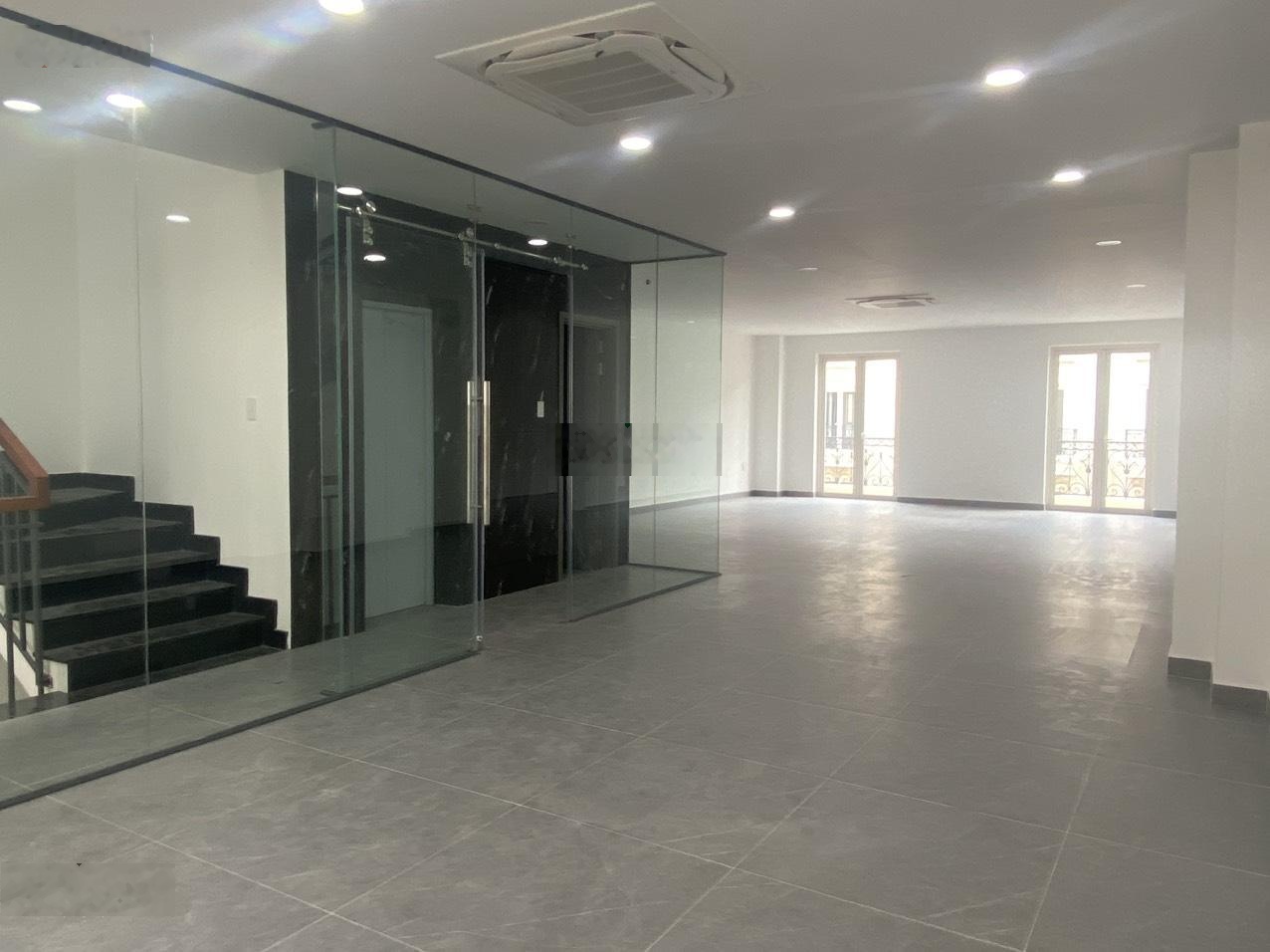 Tòa Nhà Cho Thuê Đường Thích Quảng Đức, Phường 5. DT: 7,5x20m. Hầm - 7 Tầng. PCCC Đầy Đủ.