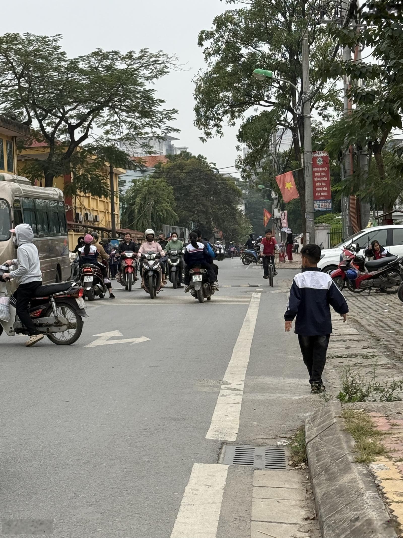 Bán đất ngay thị trấn Sóc Sơn - 80m2 - full thổ cư - trục kinh doanh - giá 4,5tỷ