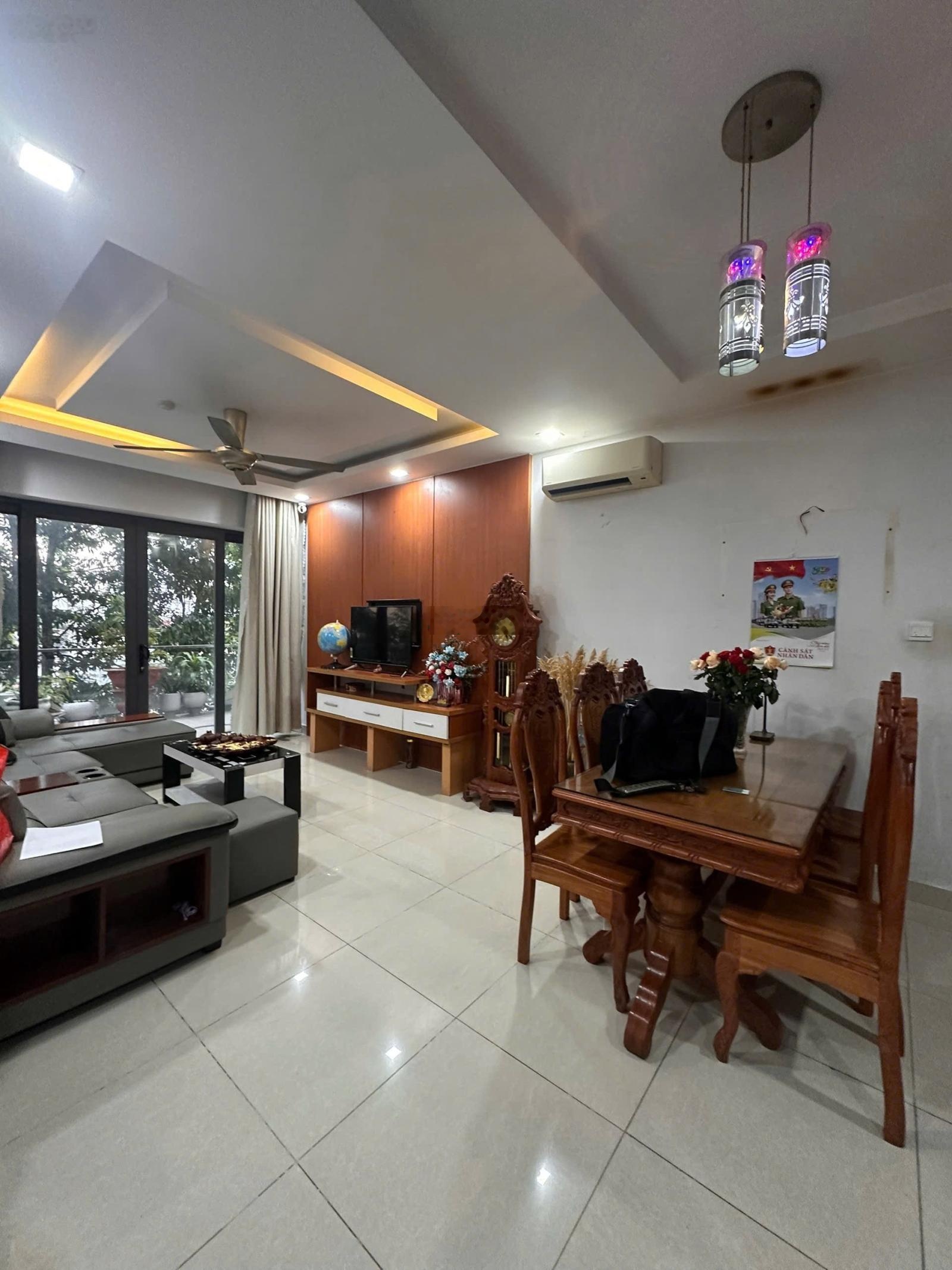 Chủ gửi cho thuê căn Ruby 3pn có balcony và sân phơi rộng, view công viên 16ha