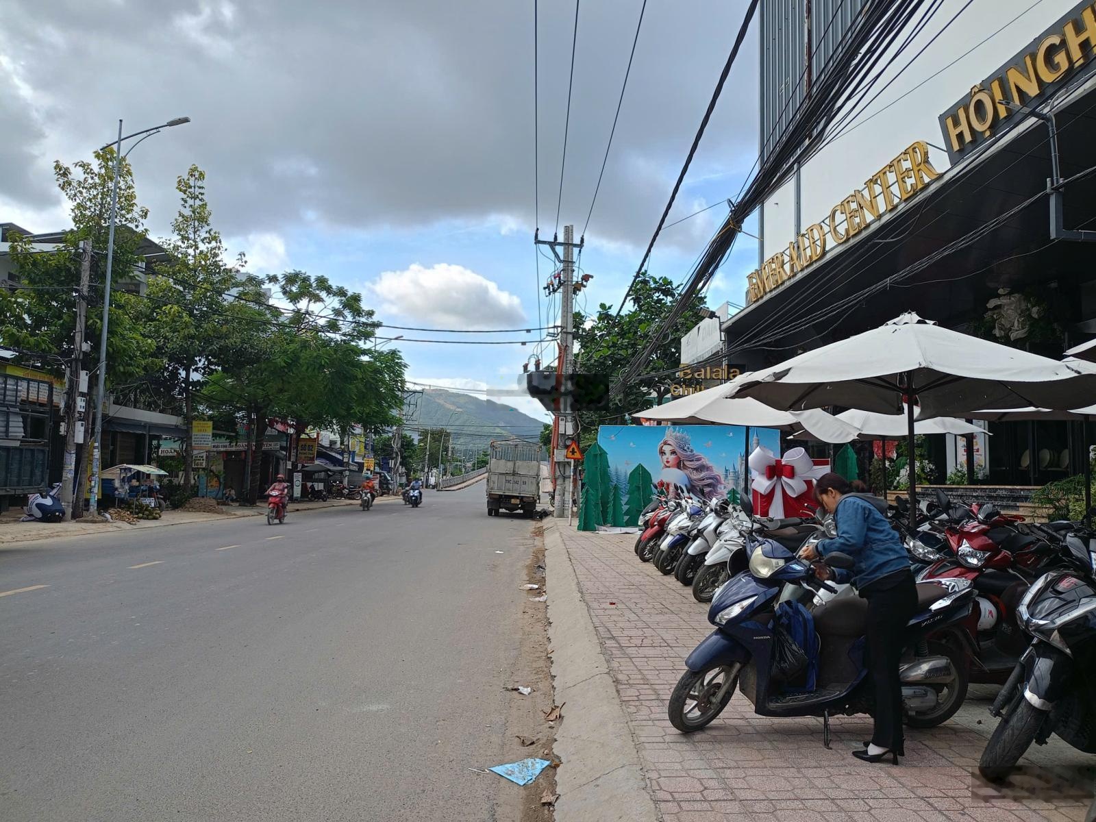 Bán lô đất 95,8m2 mặt tiền Phong Châu, Phước Hải, Nha Trang, ngang 5m. Giá 90tr/m2