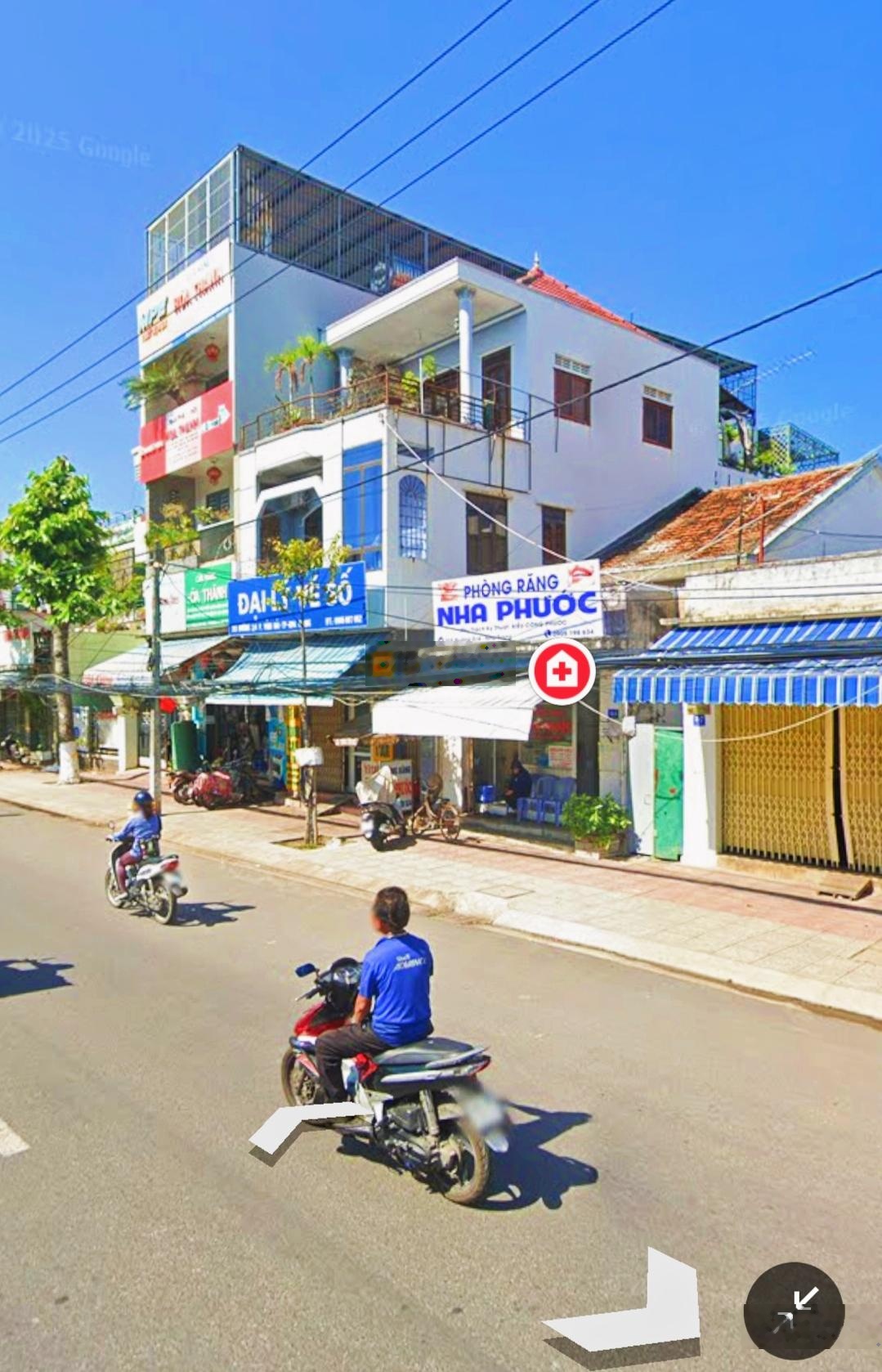 Nhà mặt tiền đường 2/4 _ gần đường Nguyễn Biểu, xéo bên kia đường : là chợ Vĩnh Hải Giá: 22,6 tỷ