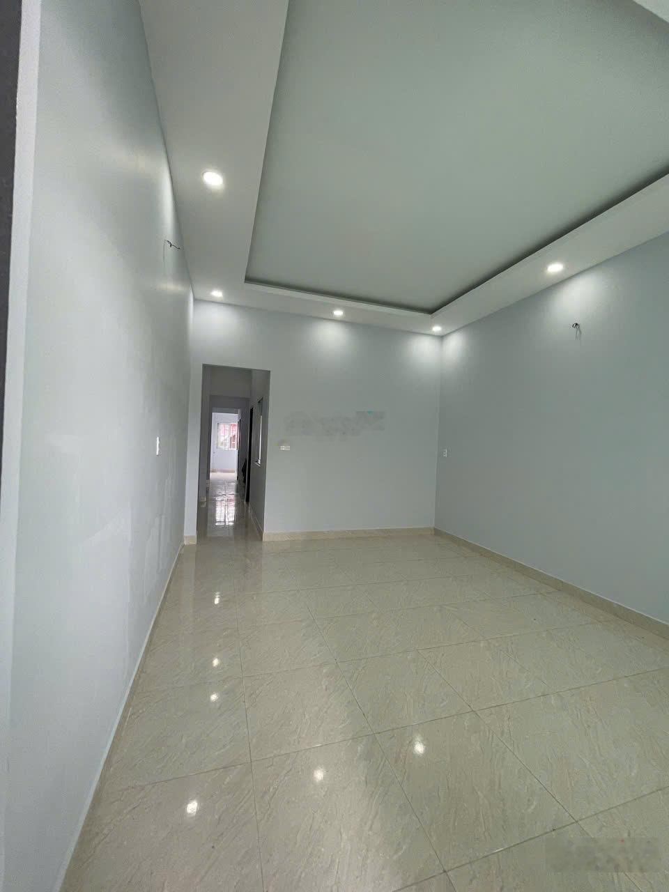 Bán nhà lê thị riêng mặt tiền chợ sầm uất hơn 100m2 chỉ 8ty