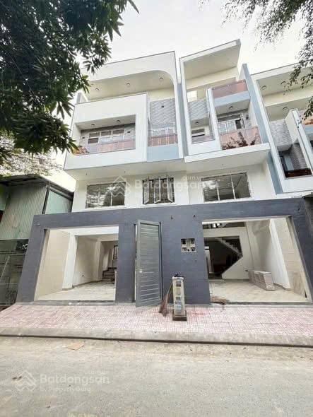 Bán 2 Căn Nhà Mới 5 Lầu Kinh Doanh Buôn Bán Được . Sát Quốc lộ 13 . Khu Đô Thị Vạn Phúc.