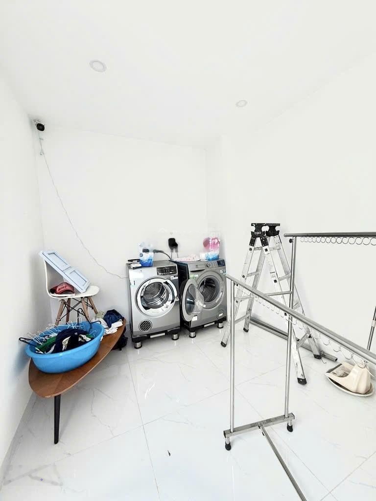 Nhà Khánh Hội Q4 - Vài bước ra MT - 3 tầng đúc - 43m2 - Không QH - Chỉ 6.9 tỷ