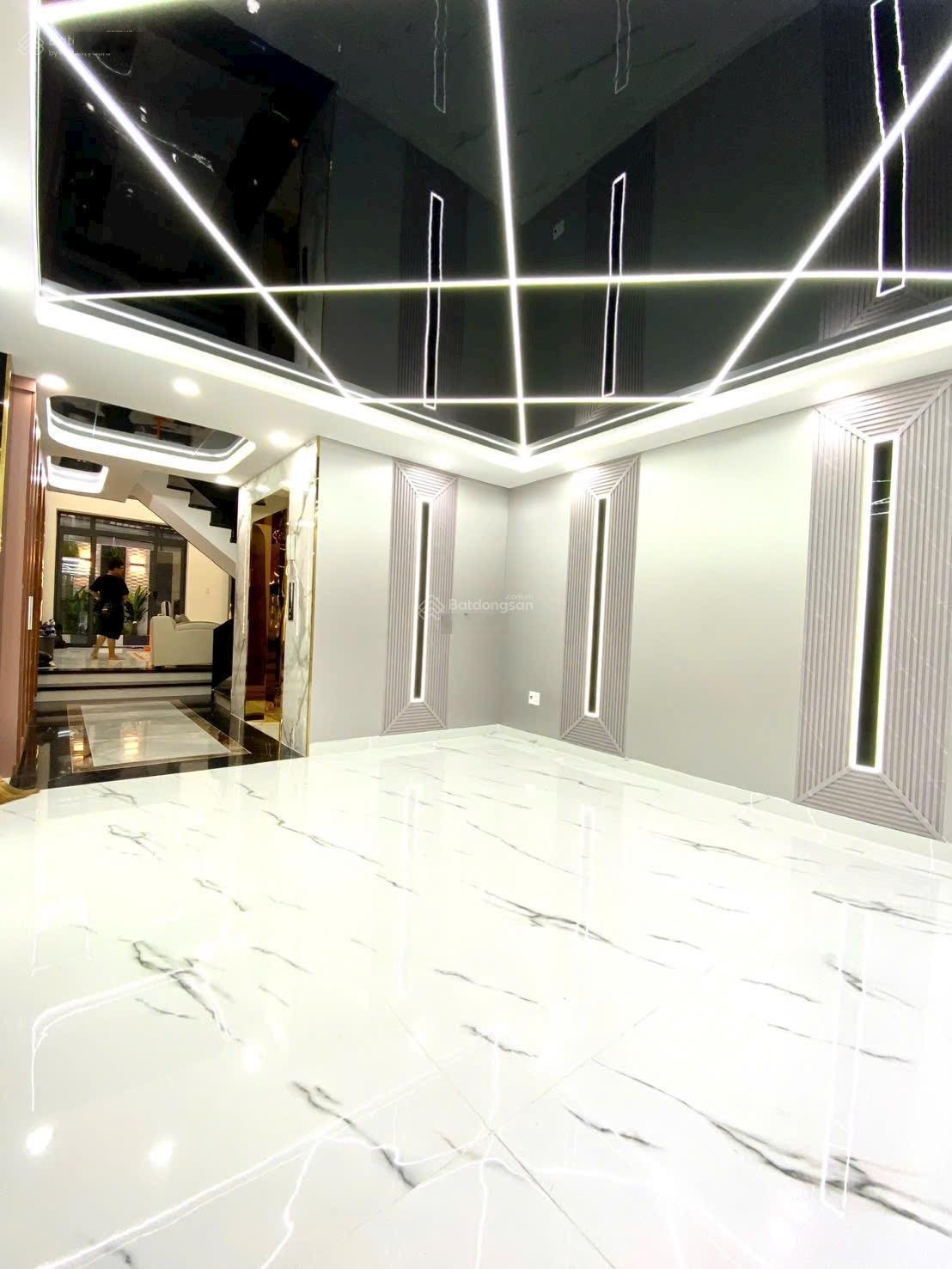 Siêu phẩm nhà phố khu Lê Văn Quới thang máy full nội thất cao cấp hẻm 7m thông, liên hệ có giá tốt