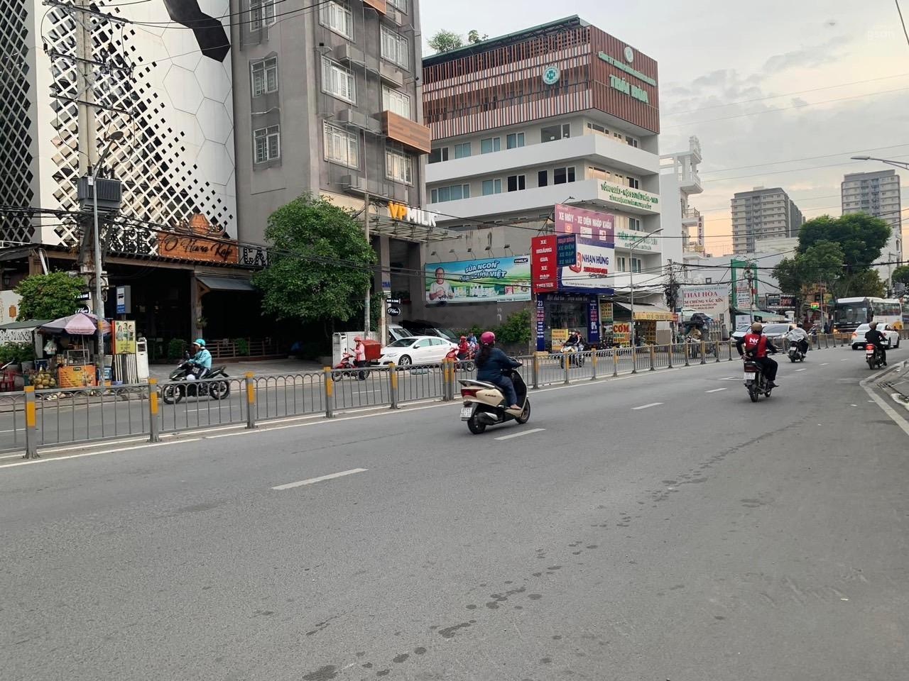 Bán nhà siêu hiếm MTKD đường số cách Lâm Văn Bền 30m. DT 630m2. Ngang khủng 32m. Chỉ 45 tỷ