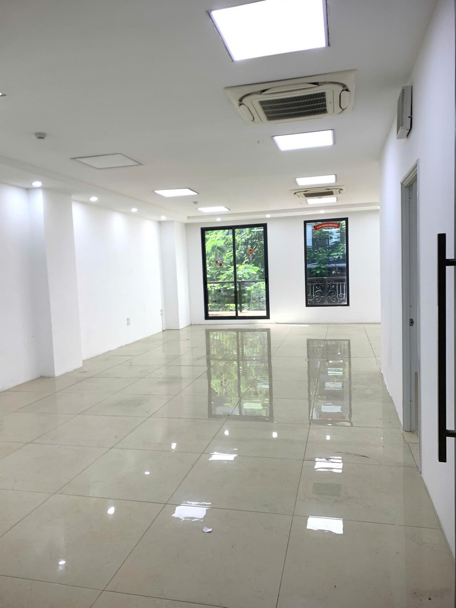 Cho thuê văn phòng tại Lê Văn Thiêm, Thanh Xuân. DT 130m2 giá 29tr/tháng. LH: 0984828912