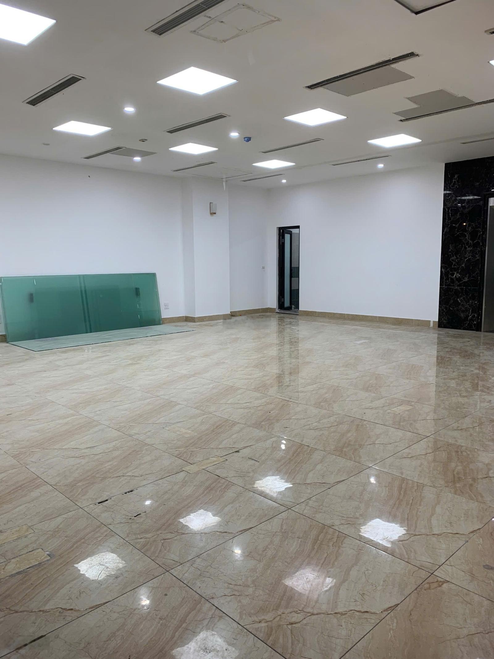 Chính chủ cho thuê MB VP tầng 1: 100m2 giá 33tr/tháng tại Dịch Vọng Hậu, Cầu Giấy. LH 0984828912