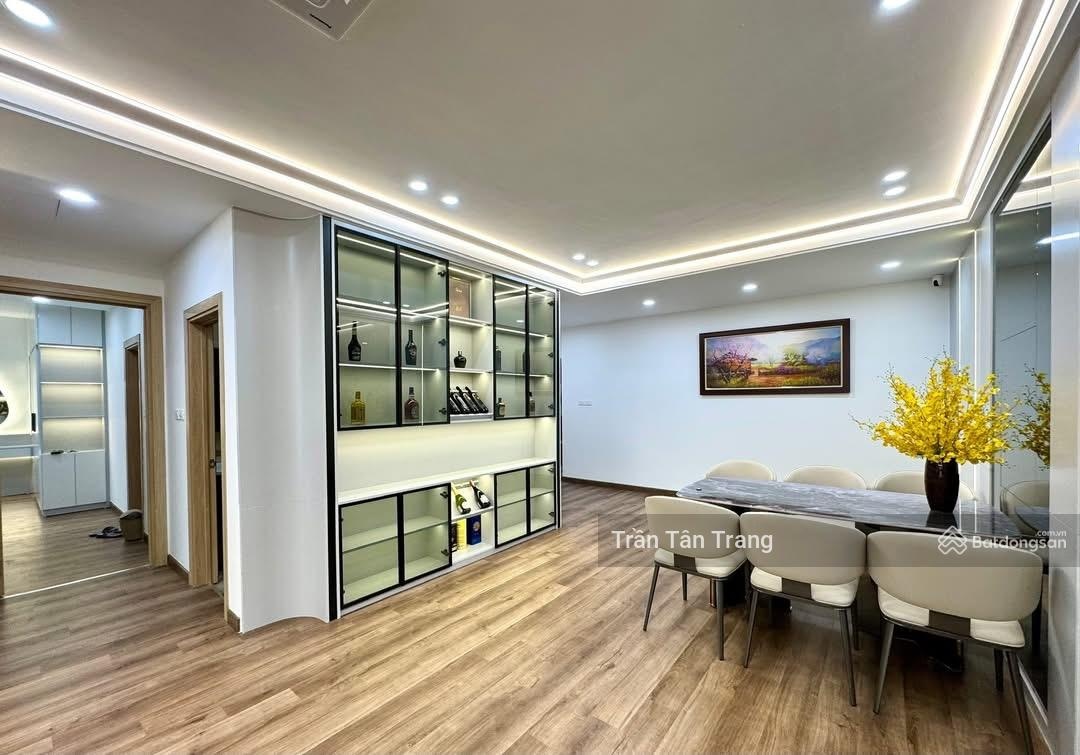 Hạ chào nhà 5 tầng KV Lý Thường Kiệt chỉ 15 tỷ, lô góc, thang máy, nhà đẹp sẵn đón tết