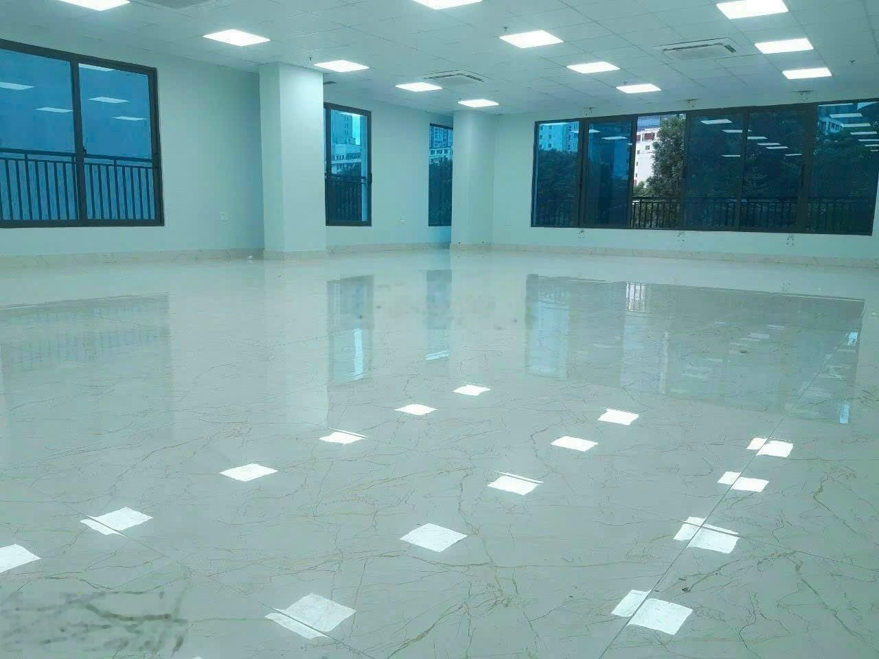 Chính chủ cho thuê tầng 2: 130m2 giá 28tr tại Mễ Trì Hạ, Từ Liêm. LH 0984828912