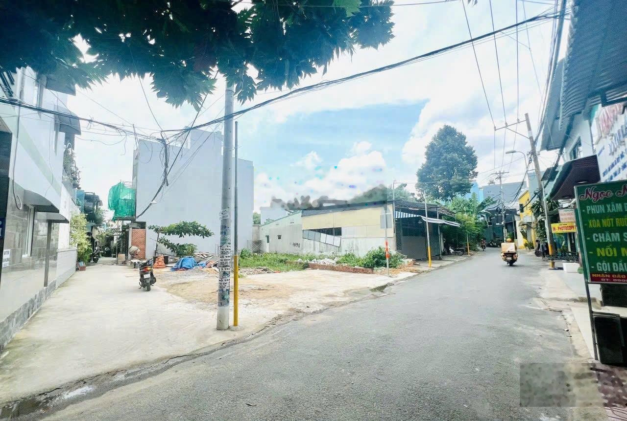 Chính chủ gửi bán lô đất đẹp mặt tiền đường số 7 cách Nguyễn Duy Trinh 40m P. Bình Trưng Đông Q2