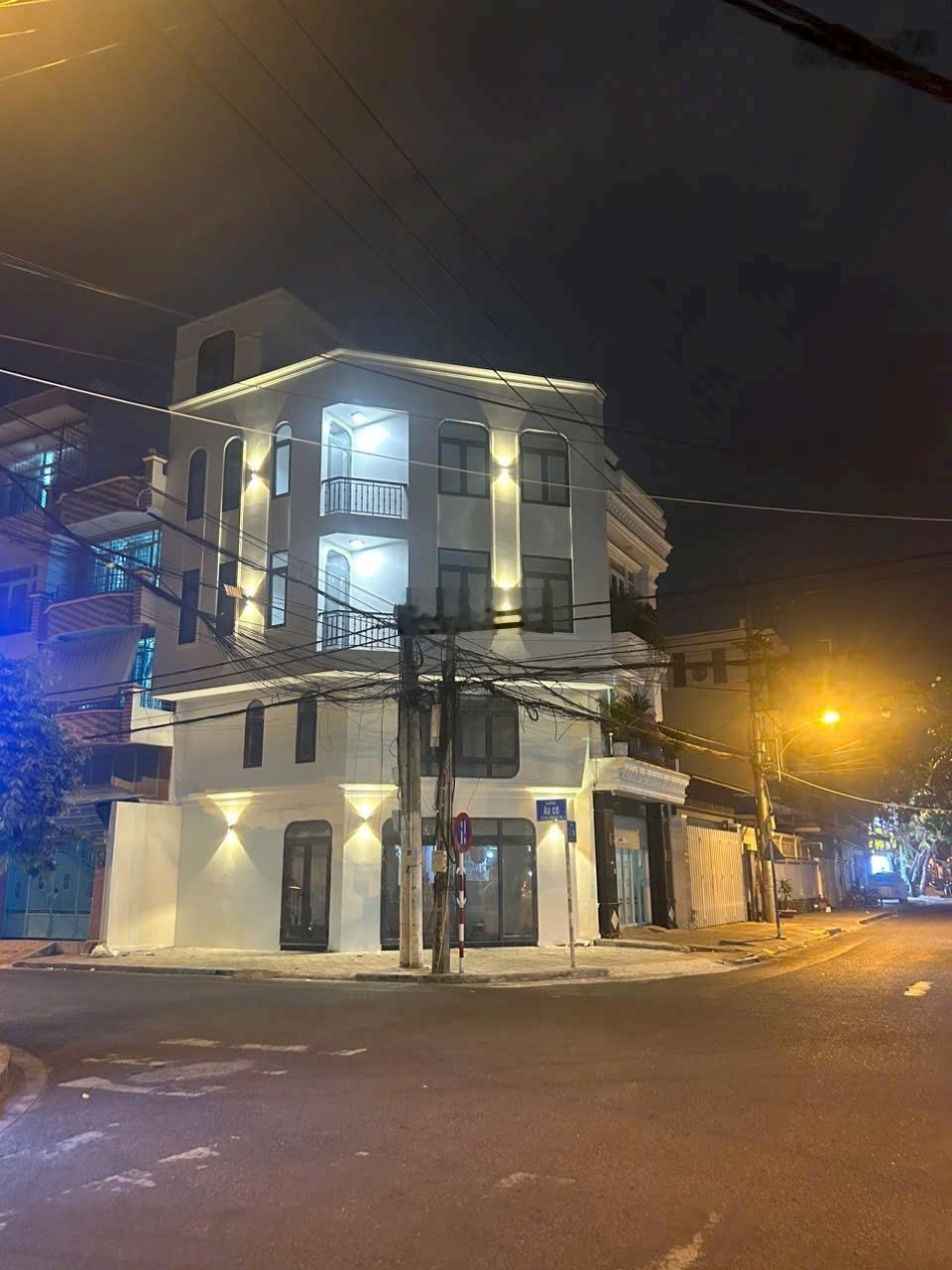 Nhà mặt tiền 4 tầng 1 tum đường Lê Chân ngang 10m ngay trung tâm phố Nha Trang