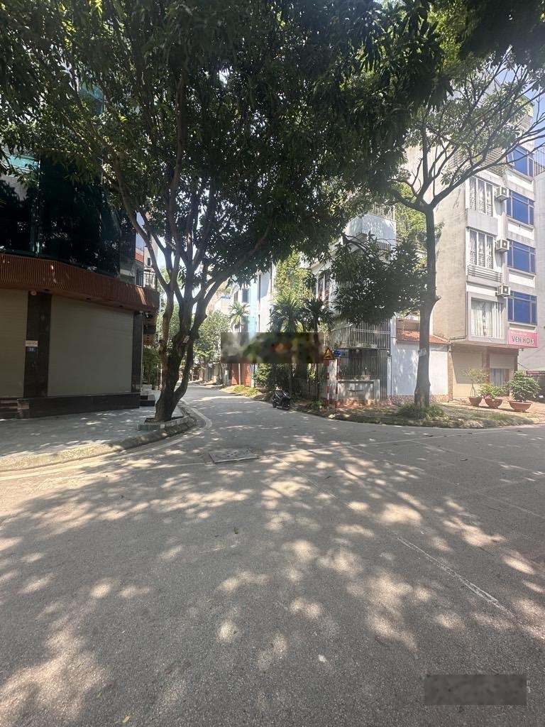 Bán nhà Lĩnh Nam, phân lô 90m2 5 tầng ô chờ thang máy to 24 tỷ