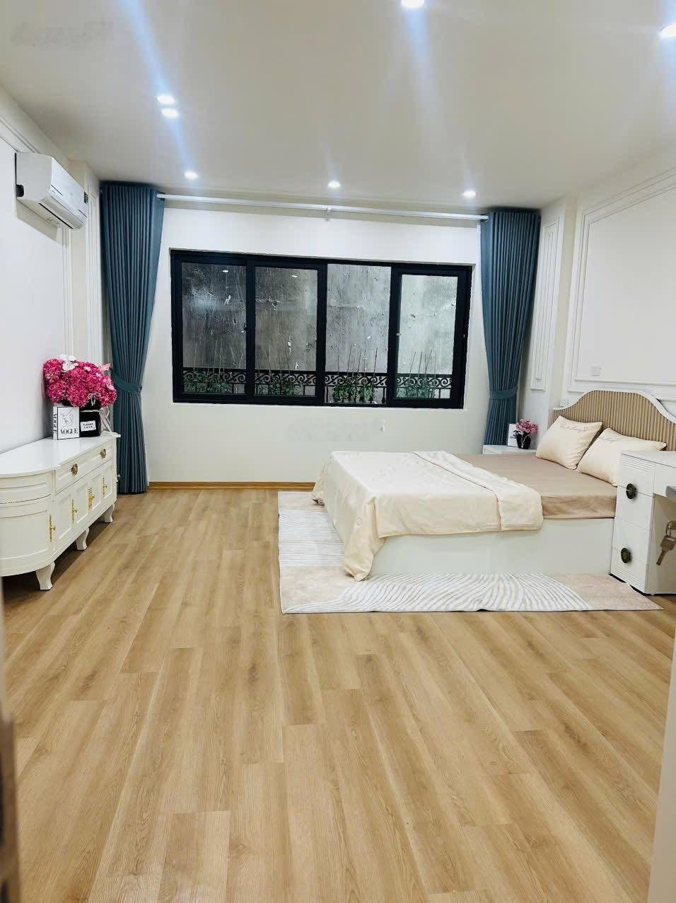 Siêu phẩm Nguyễn Xiển. Phân lô. Ô tô cạnh nhà. Lô góc 3 thoáng. 6T thang máy. Ở ngay. Chỉ 12,8 tỷ