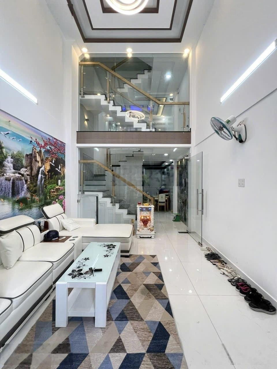 Ô tô ngủ trong nhà- 5 tầng lầu- đường Lê Đức Thọ- gần chợ Xóm Mới