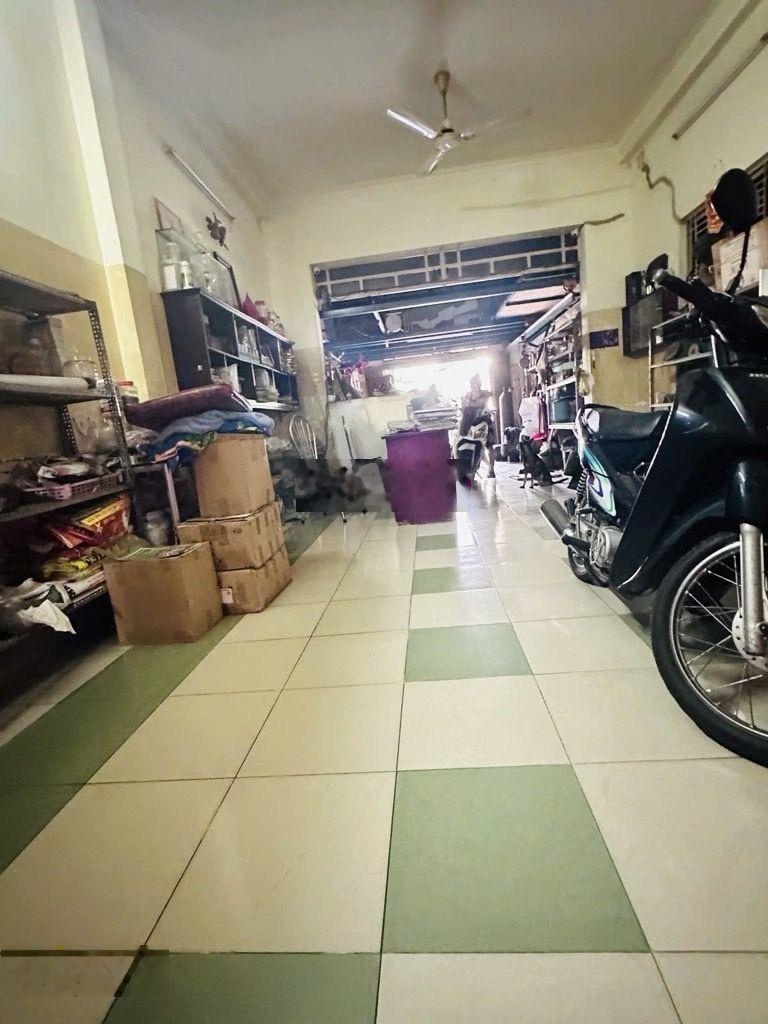 Gấp bán nhà MT Tân Phú chưa tới 100tr/m2 DT 98m2(4.4x21m nở hậu 4.8m)