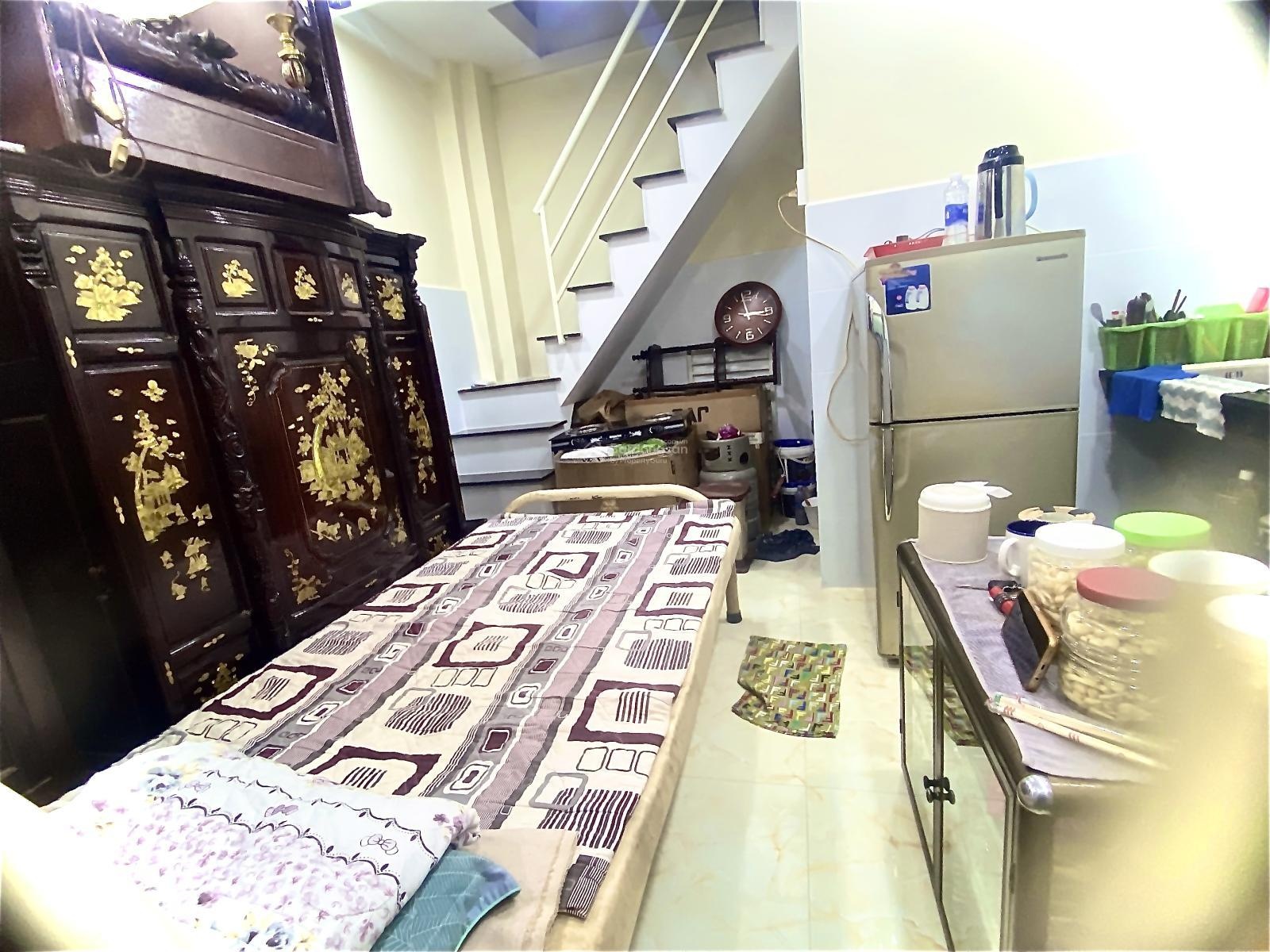 Nhà mới, nở hậu, ko lg qh - Đề Thám - 15m2, 3 tầng - 8tr/tháng