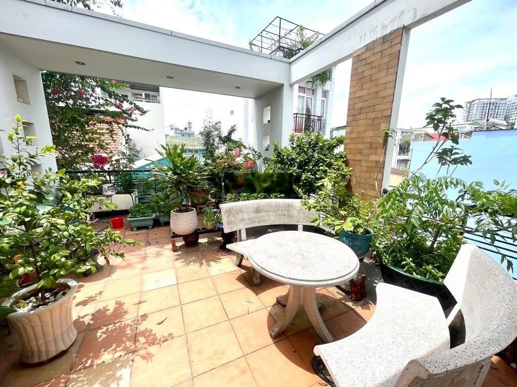 Vị trí Coop Mart quận 10 mặt tiền Đào Duy Từ, 6 tầng từ đối diện Lý Thường Kiệt