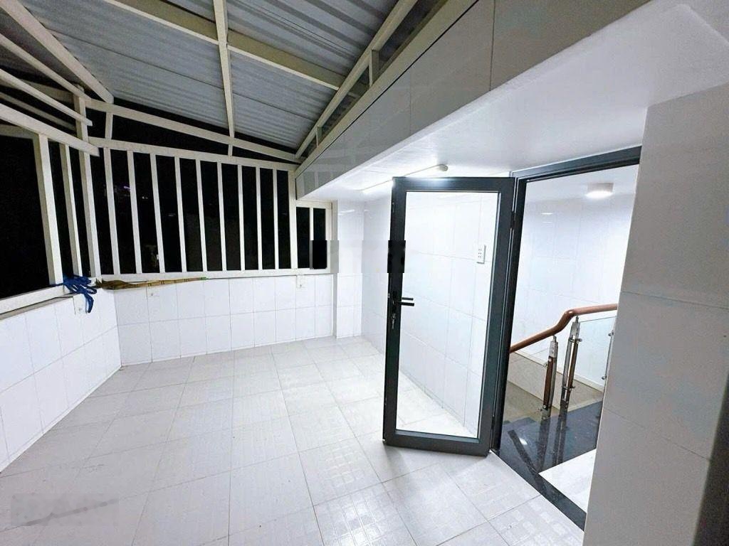 30m ra hẻm xa hơi - 4 tầng BTCT - 23m2 - nở hậu - hẻm thông