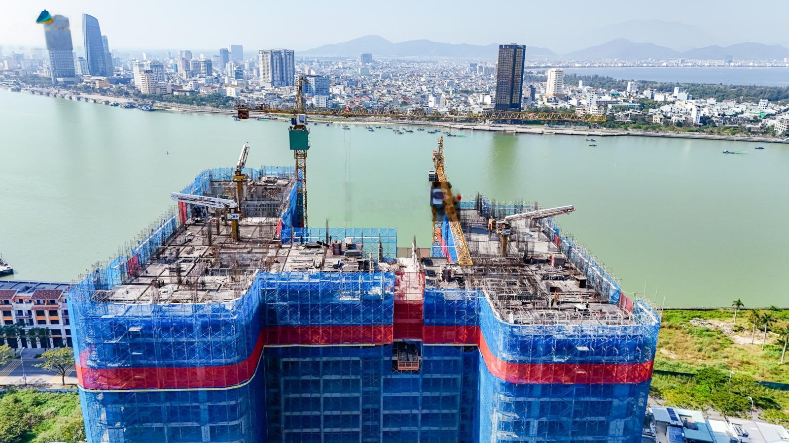 Chính chủ gửi em bán căn 2PN - tầng 20 - view Sông Hàn cực đẹp - giá 4,4 tỷ - 72m2 - TT tiến độ