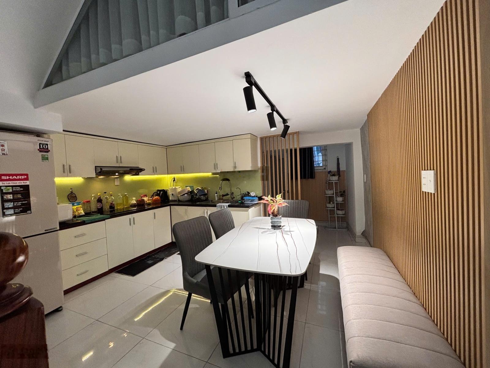 Bán nhà hẻm xe tải Nguyễn Xí. Ngang 4,2x15,5m- 4 tầng - Ngay chung cư Richmond, ĐH Văn Lang