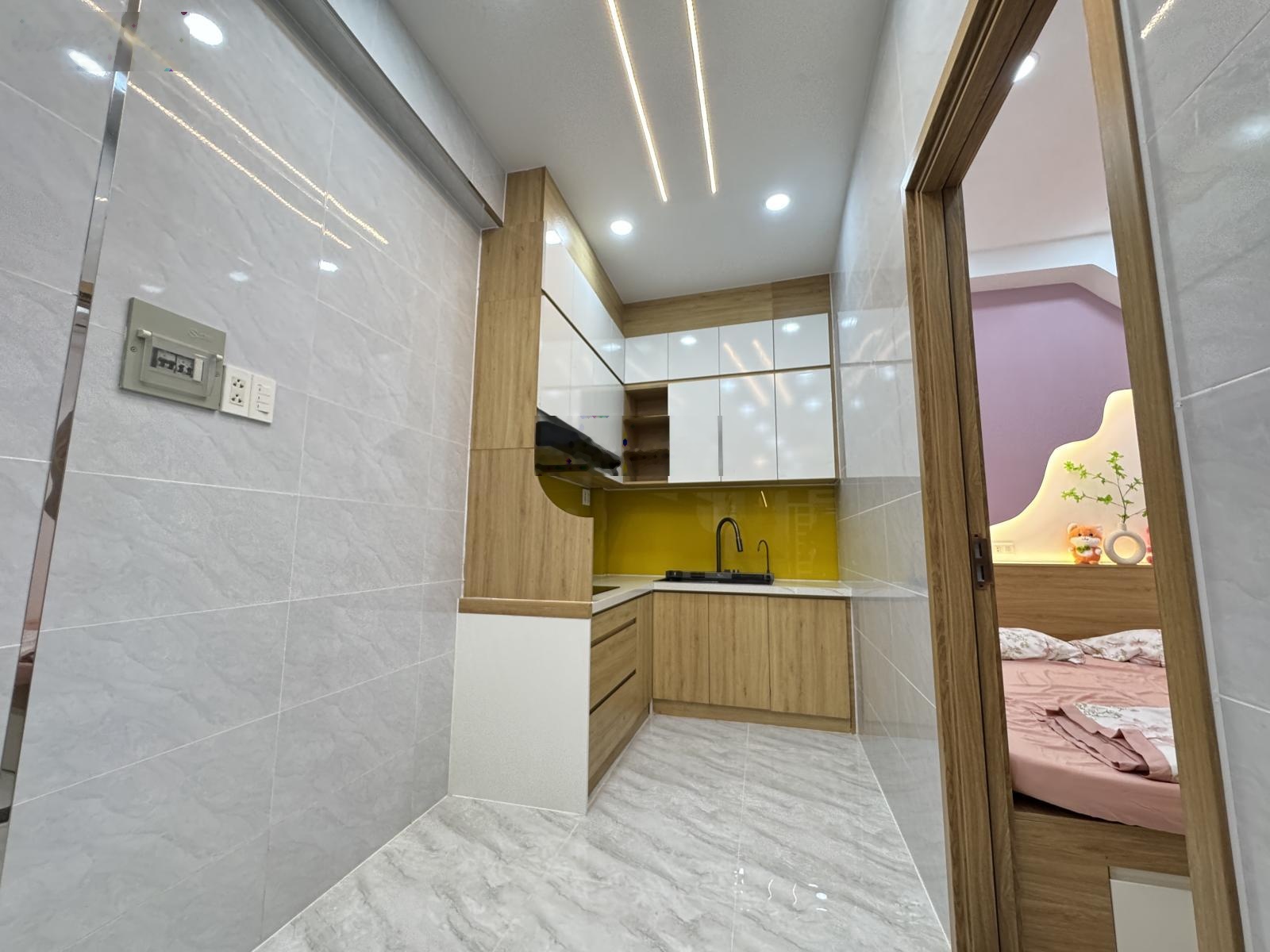 3 phòng ngủ- mới tinh- ngay Đại Học Công Nghiệp 4 và đường Phạm Văn Đồng - hẻm thông