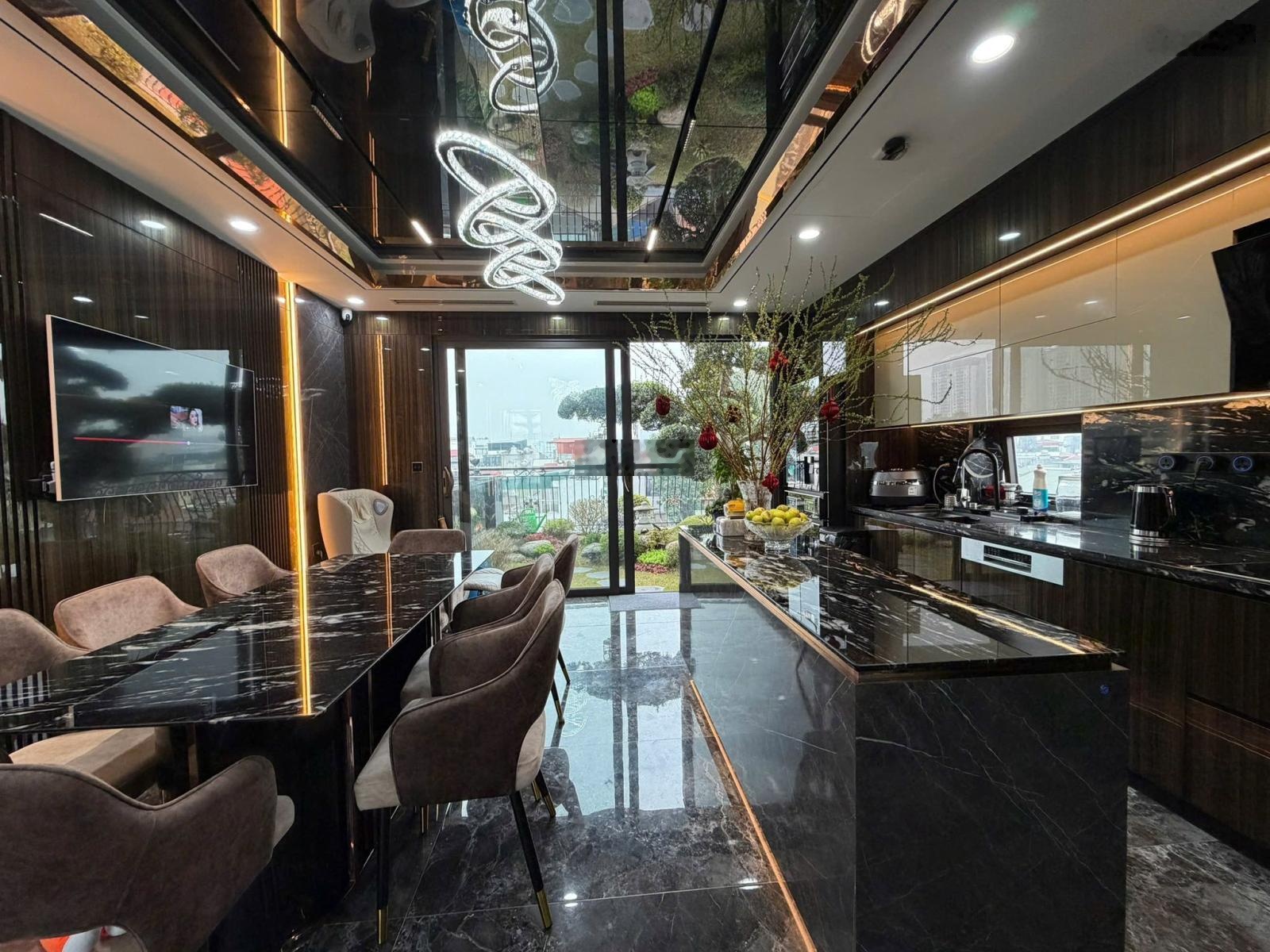 Siêu phẩm lô góc - thang máy - trung tâm Hai Bà Trưng - gần phố cổ. Lh Em Huy 0961080599