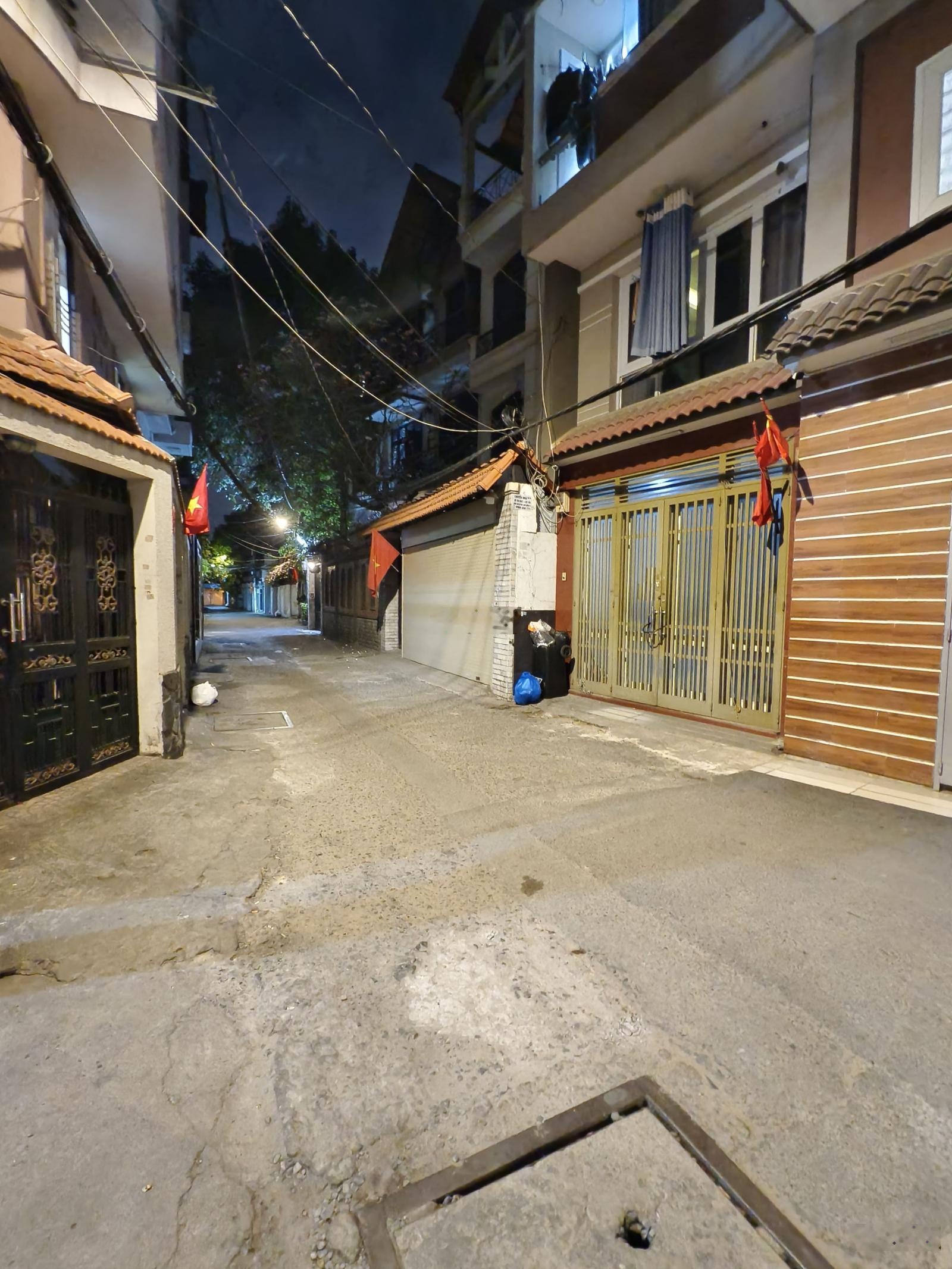 Nhà đẹp 5 tầng 4 x 15m khu hẻm biệt thự 48 Hồ Biểu Chánh - VIP Phú Nhuận