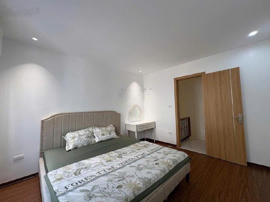 Bán nhà Tân Mai, Hoàng Mai, ~24m2, gần ô tô 20m, ở ngay, giá 6.5 tỷ