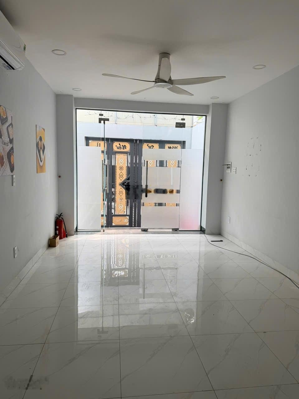 Cho thuê MB Trần Trọng Cung. Giá: 10 tr