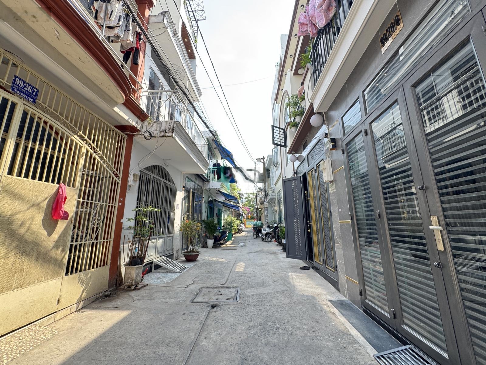 5 tầng lầu xây mới- hẻm ô tô - đón đầu tuyến Metro số 2 Tham Lương- Bến Thành- gần siêu thị Emart 2