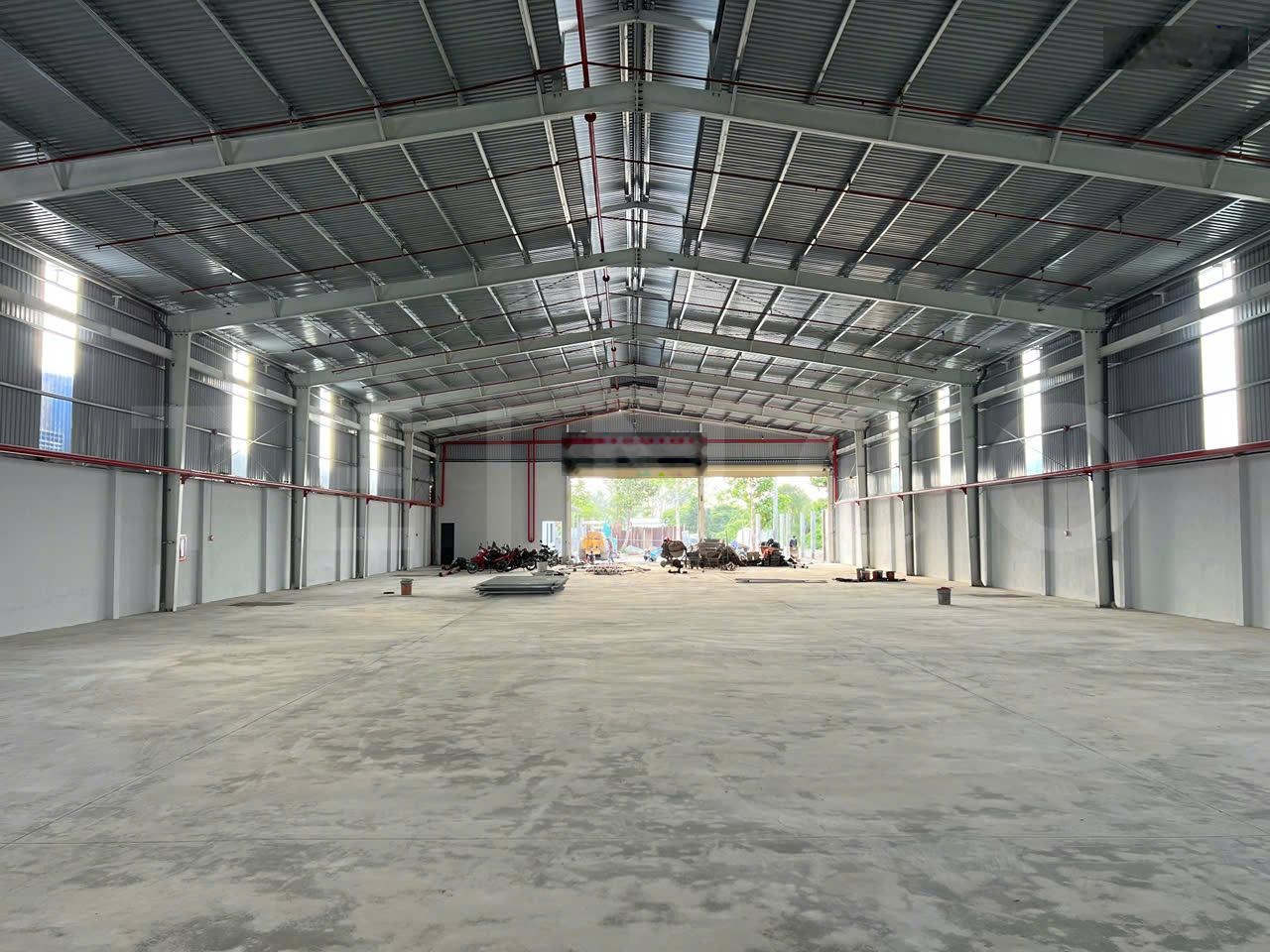 Kho xưởng bãi 2.000 m² kho xây dựng 1.100 m² có PCCC tự động và trạm điện 3 pha, lộ container