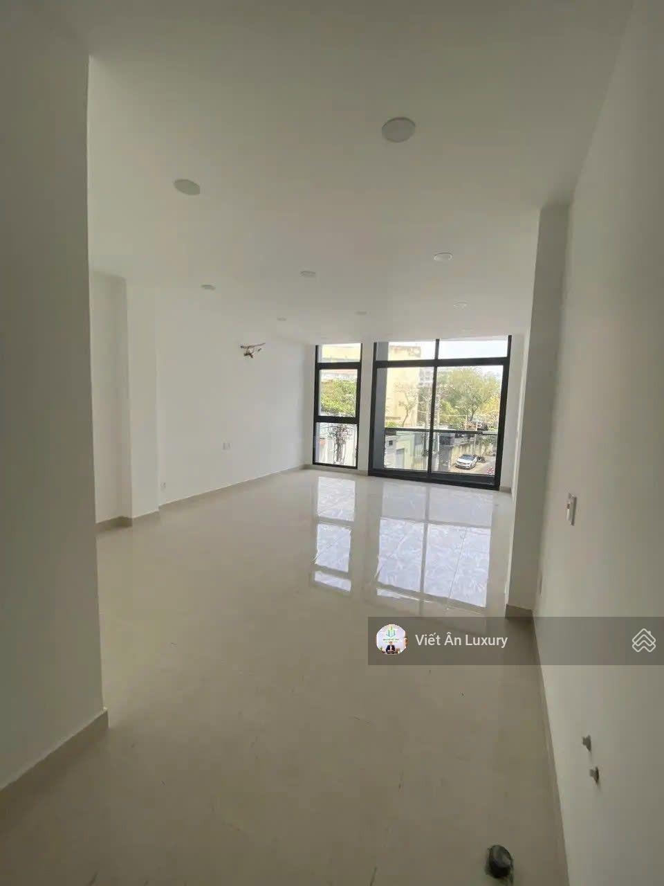 Bán nhà 6 tầng - MTKD black office, Quận 1 - 65m2. Dòng tiền 90tr/tháng.SHR hoàn công đủ,thang máy