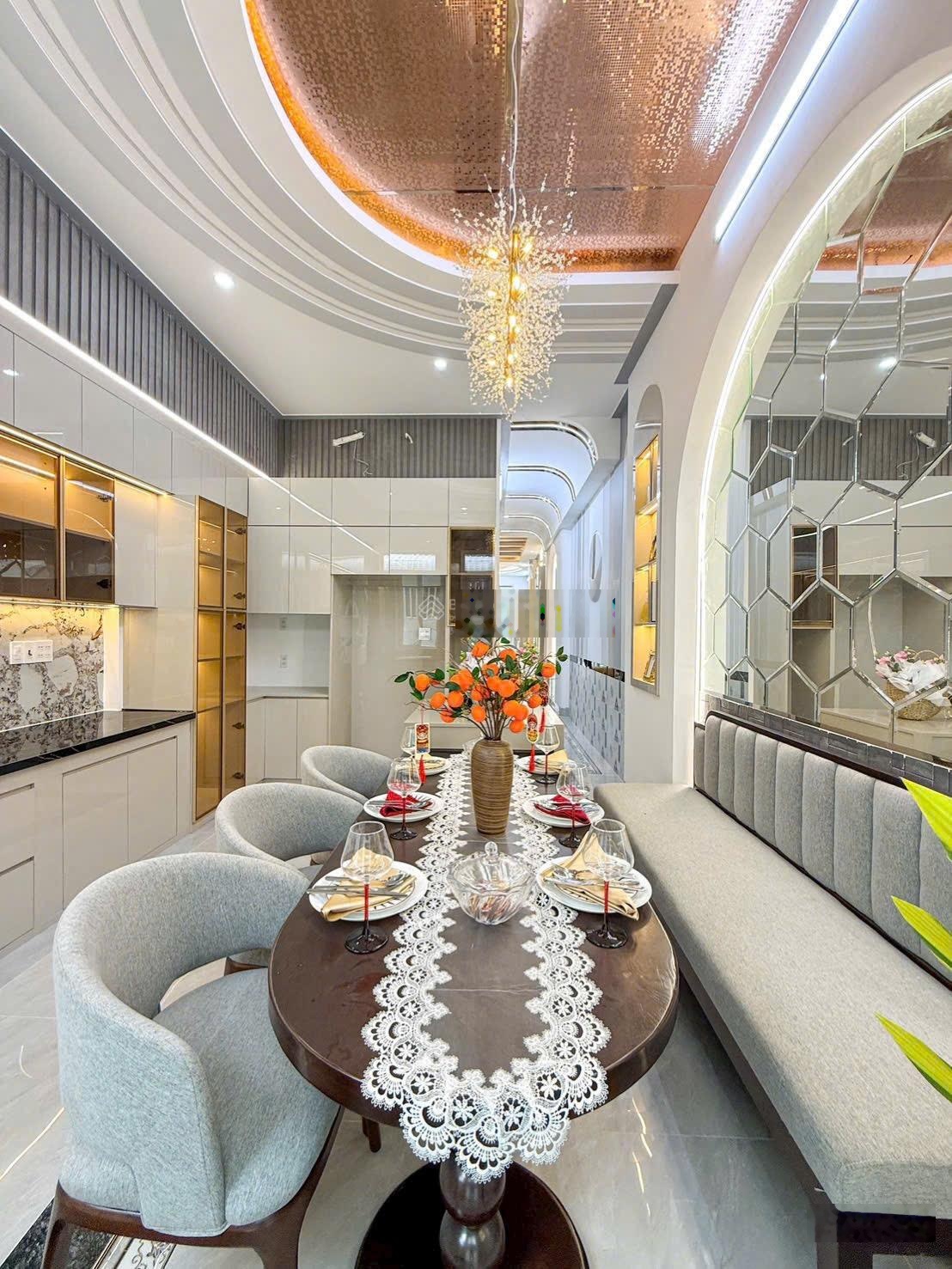 Nhà 1 trệt 2 lầu mới xây full nội thất cao cấp trung tâm Cần Thơ, gần bệnh viện Đại Học Y Dược