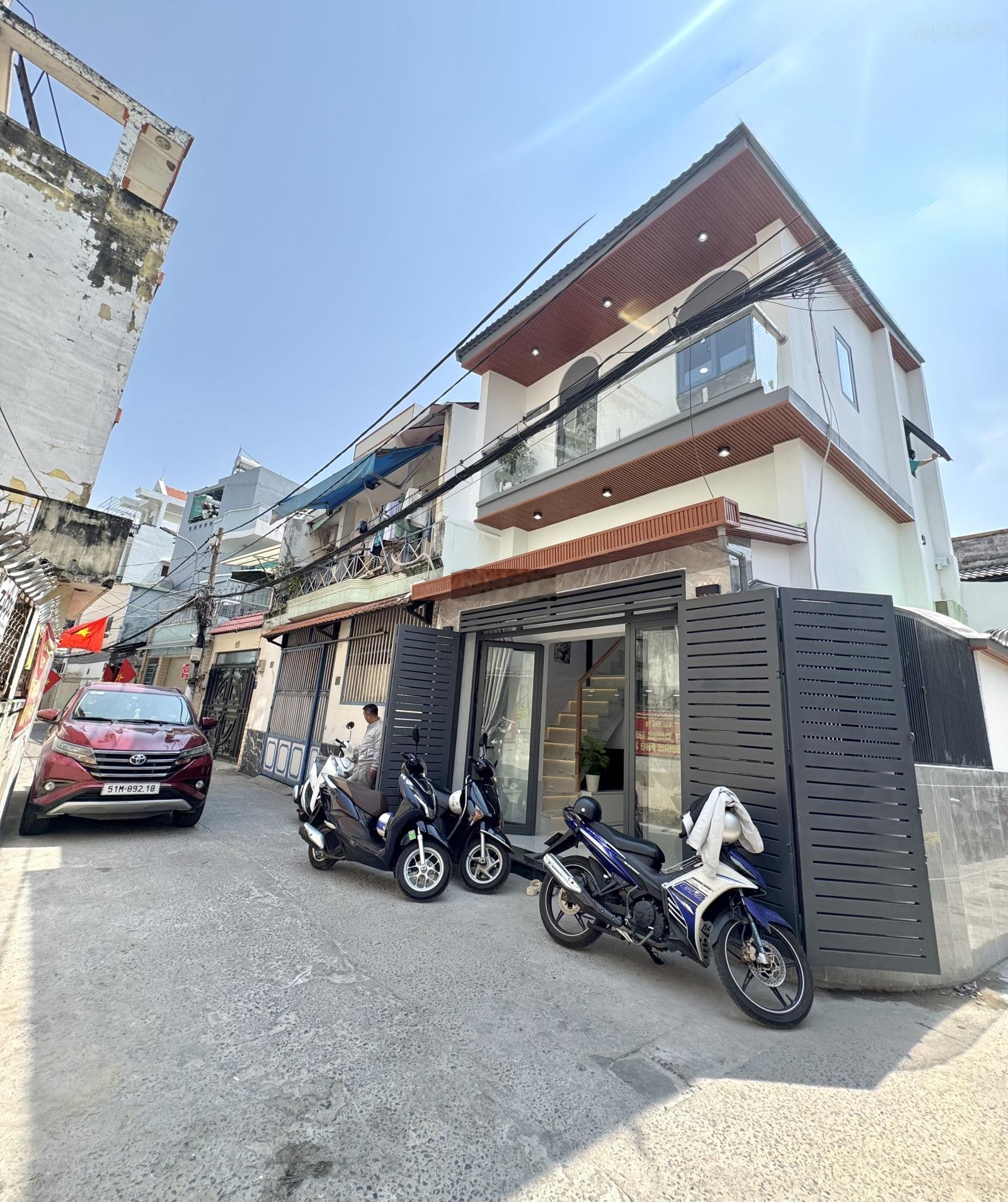 Oto vào nhà - 2 tầng, ngang gần 5m (3p ngủ) hẻm thẳng trục ra mặt tiền Phan Văn Trị, Bình Thạnh