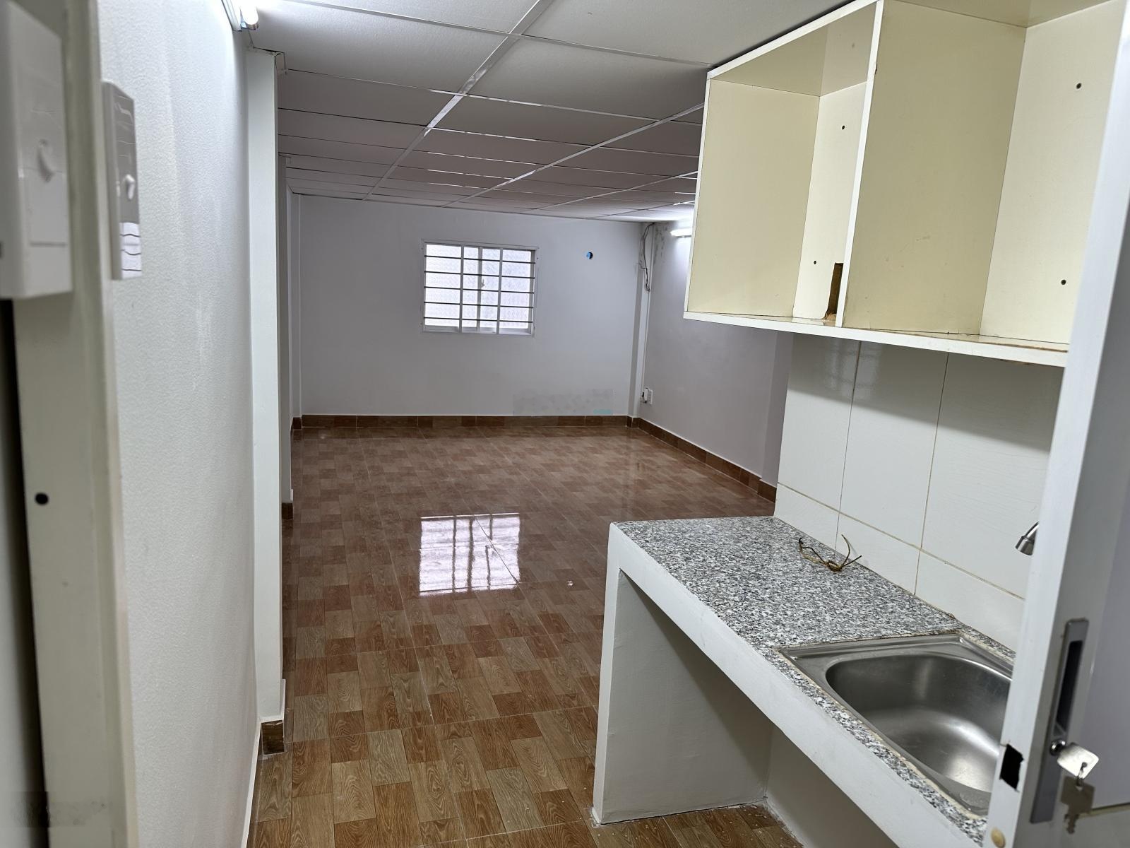 Cho thuê phòng 6 triệu/tháng ở mặt tiền Đoàn Văn Bơ Q4 có WC riêng, lối đi riêng, nhà xe riêng