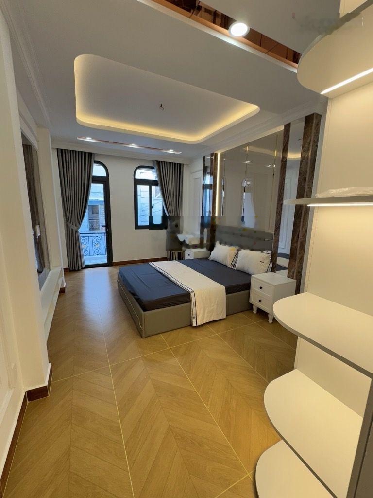 Ngay Phan Xích Long, Phú Nhuận, 50m2, 5 tầng, HXH, chỉ với 8,5 tỷ