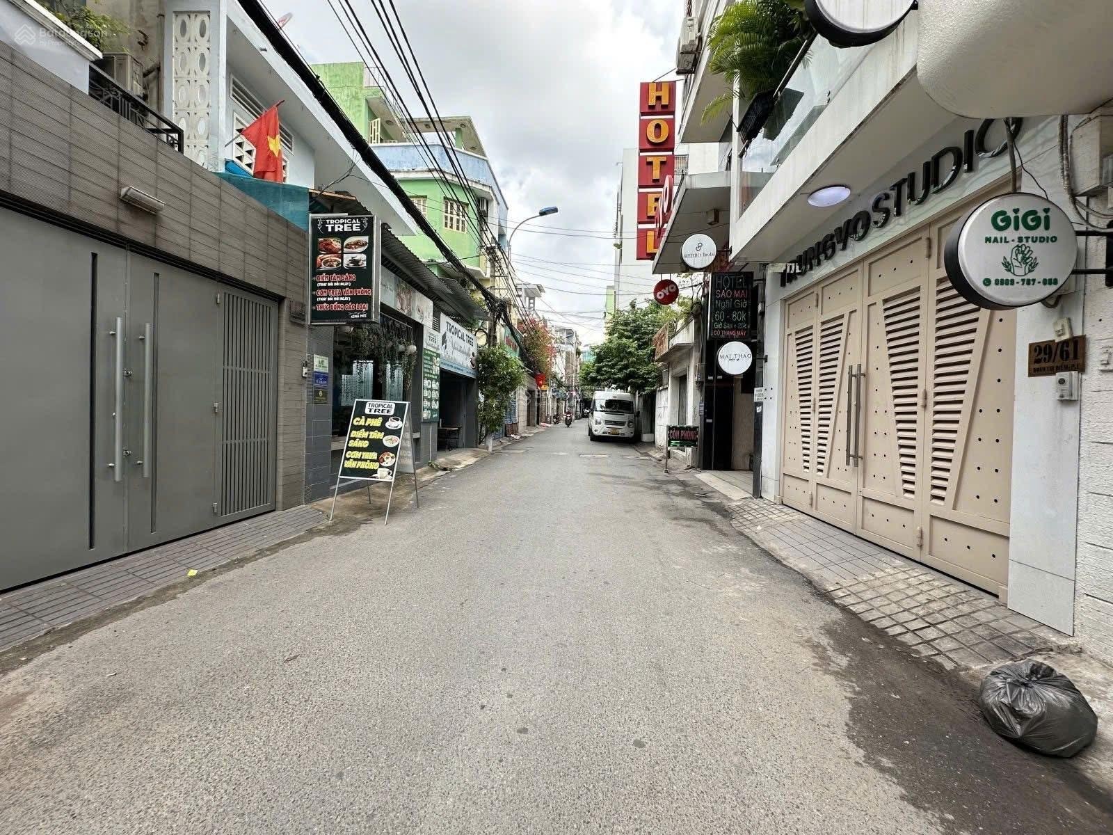 Bán nhà đẹp khu VIP Đoàn Thị Điểm - ngang khủng 9m - cách 1 căn ra MT