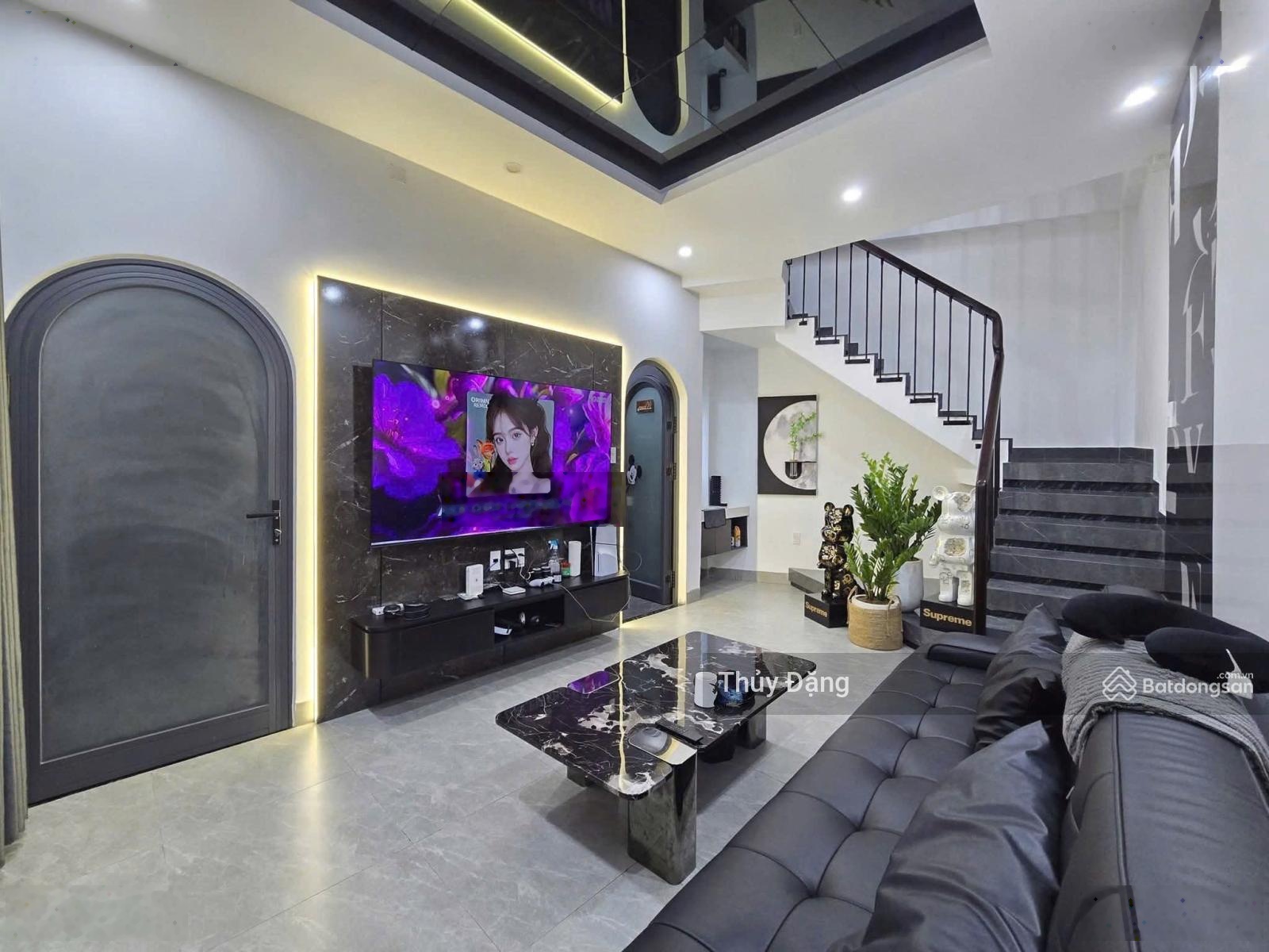 Cần gả nhà phố 3 tầng kiệt 3m Nguyễn Công trứ- đi bộ ra sông hàn chỉ 100m Lh E Thuỷ