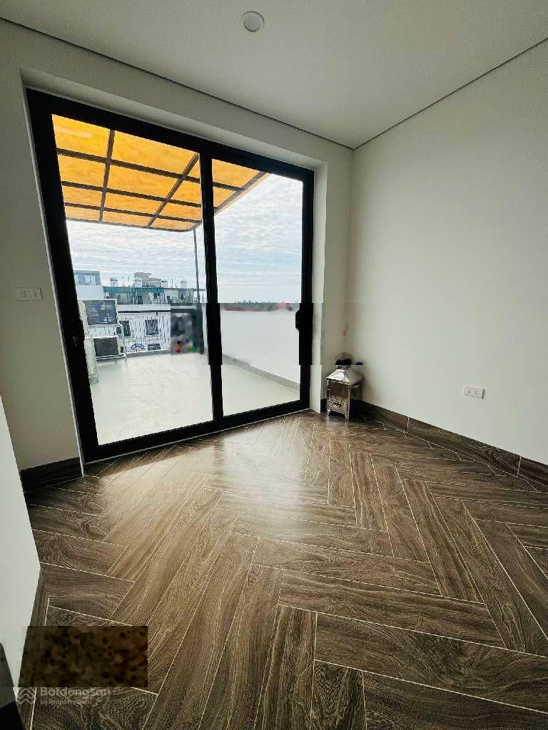 Tái định cư giang biên - việt hưng - 30m x 6 tầng - 10,1 tỉ - gara ô tô - trước nhà ô tô tránh