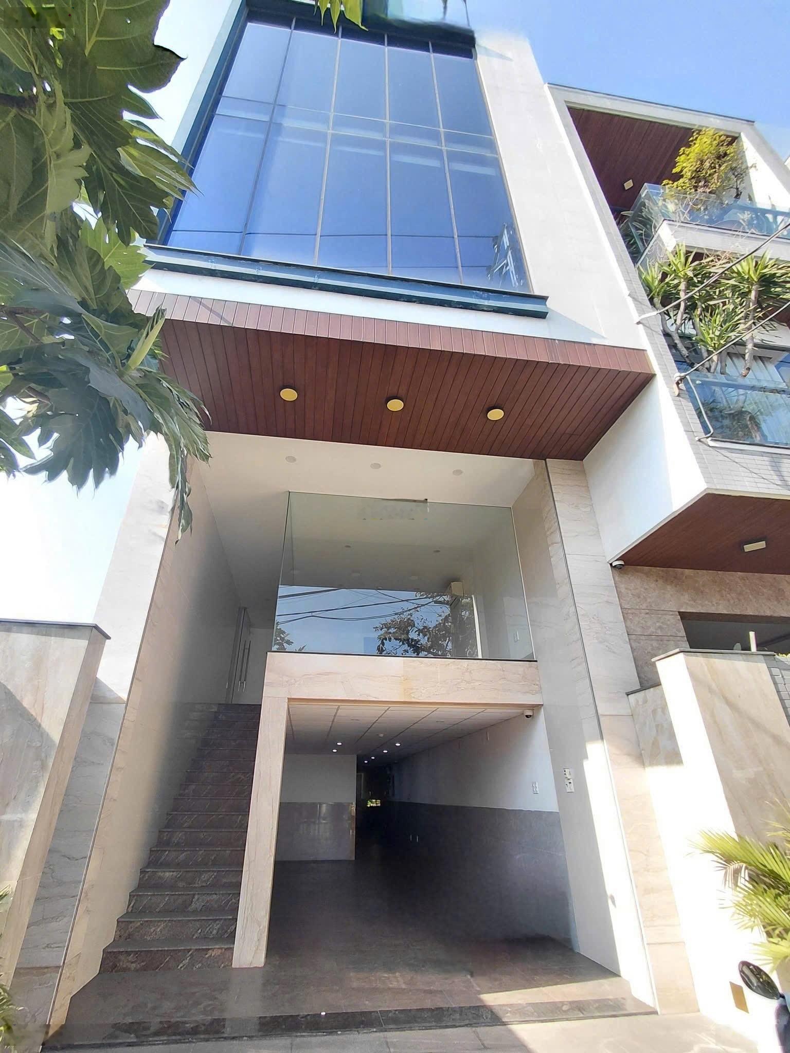 Cho thuê toà nhà văn phòng mặt tiền : cách mạng tháng 8 - khuê trung - cẩm lệ - giá 40 triệu