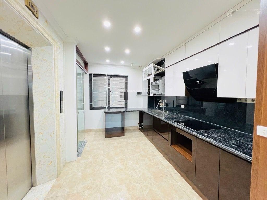 Lõi Đống Đa - 7 tầng - thang máy - gara 2 ô tô - phân lô bàn cờ - gần hồ Hoàng Cầu - công viên 1/6