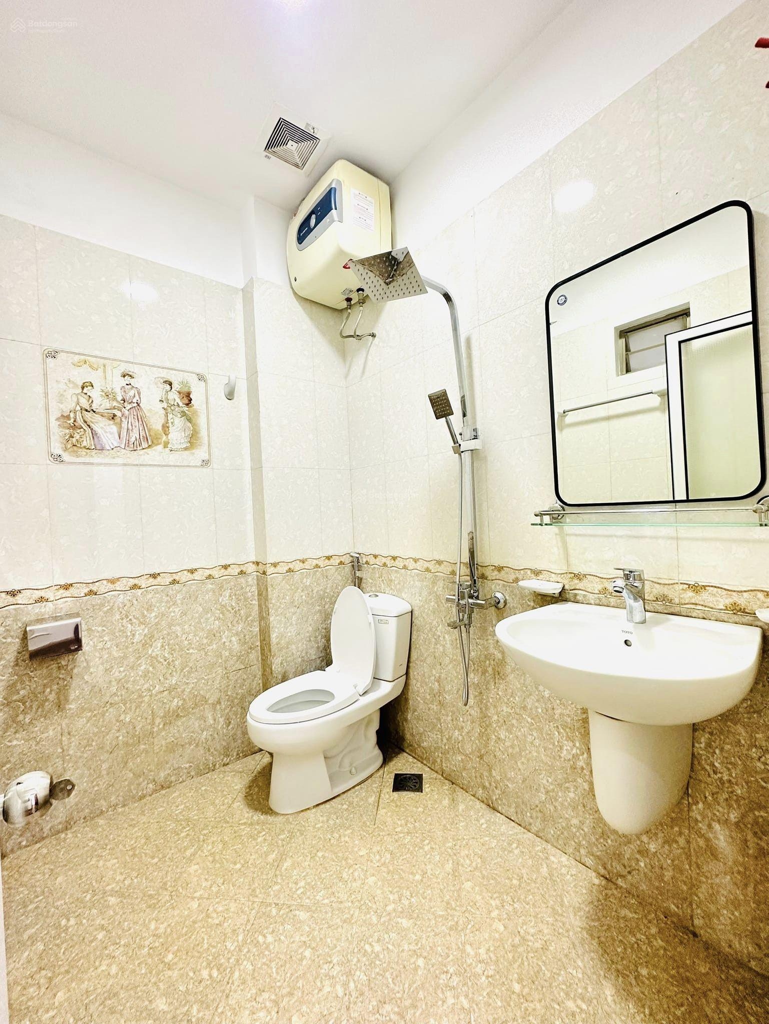 Bán nhà ngõ Thông Phong phố Tôn Đức Thắng, nhà đẹp ở luôn cho thuê cao 32m2, 5 tầng, 4.9 tỷ