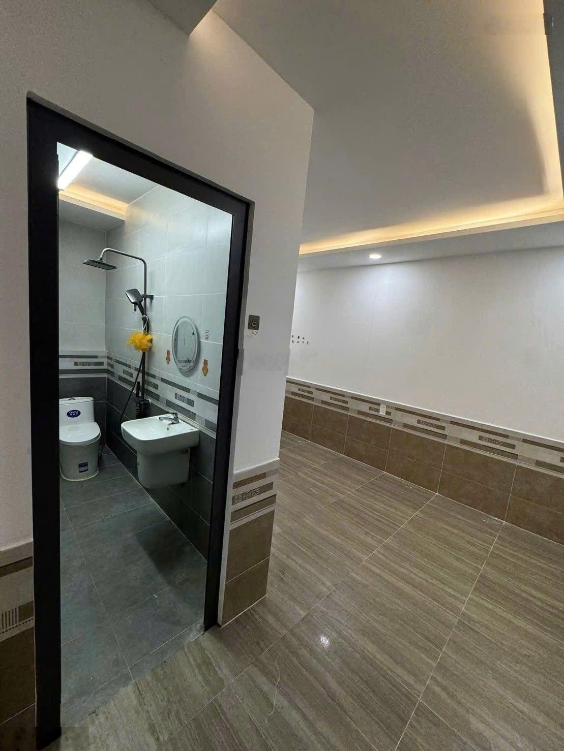 Cho thuê mặt tiền khu chợ Huỳnh Văn Chính 3 tấm 3PN ở vừa KD gần Khuông Việt, Âu Cơ, Thoại Ngọc Hầu