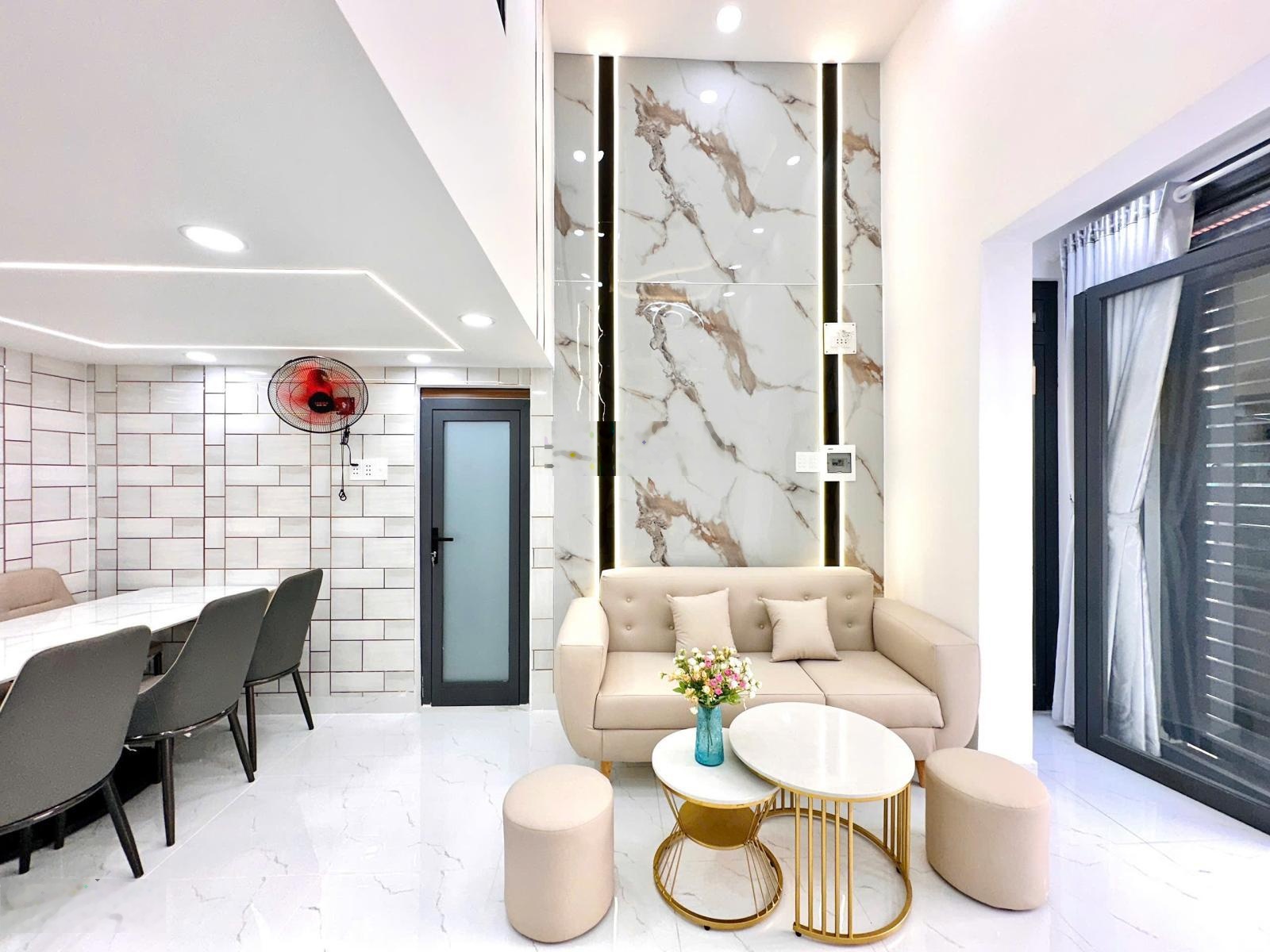 Phan Văn Trị - 30m2 - 3 tầng - hẻm xe hơi 5m - sổ vuông - 6,9 tỷ